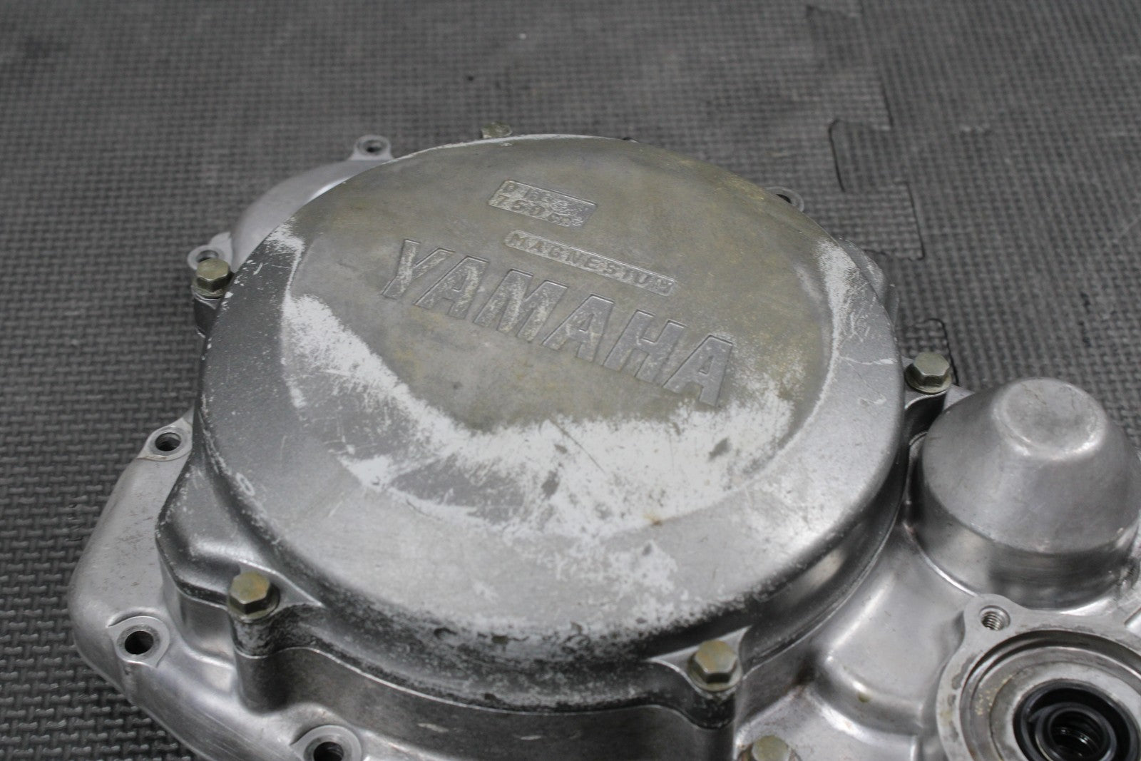 2001 YAMAHA 99 - 01 YZ250 OEM ENGINE INNER OUTER SIDE CLUTCH COVER 5CU - 15431 - 00 - 00 - hggarage