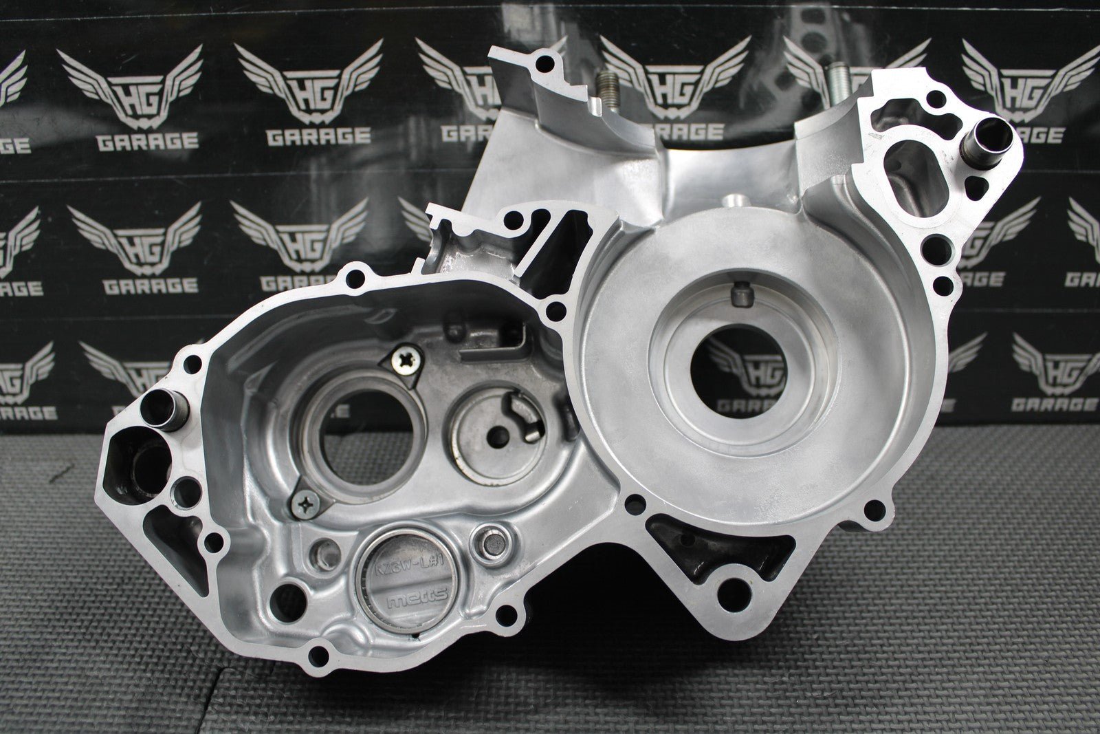 2003 HONDA CR250R OEM LEFT ENGINE CRANKCASE CRANK CASE BLOCK 04922 - KZ3 - L31 NICE! - hggarage
