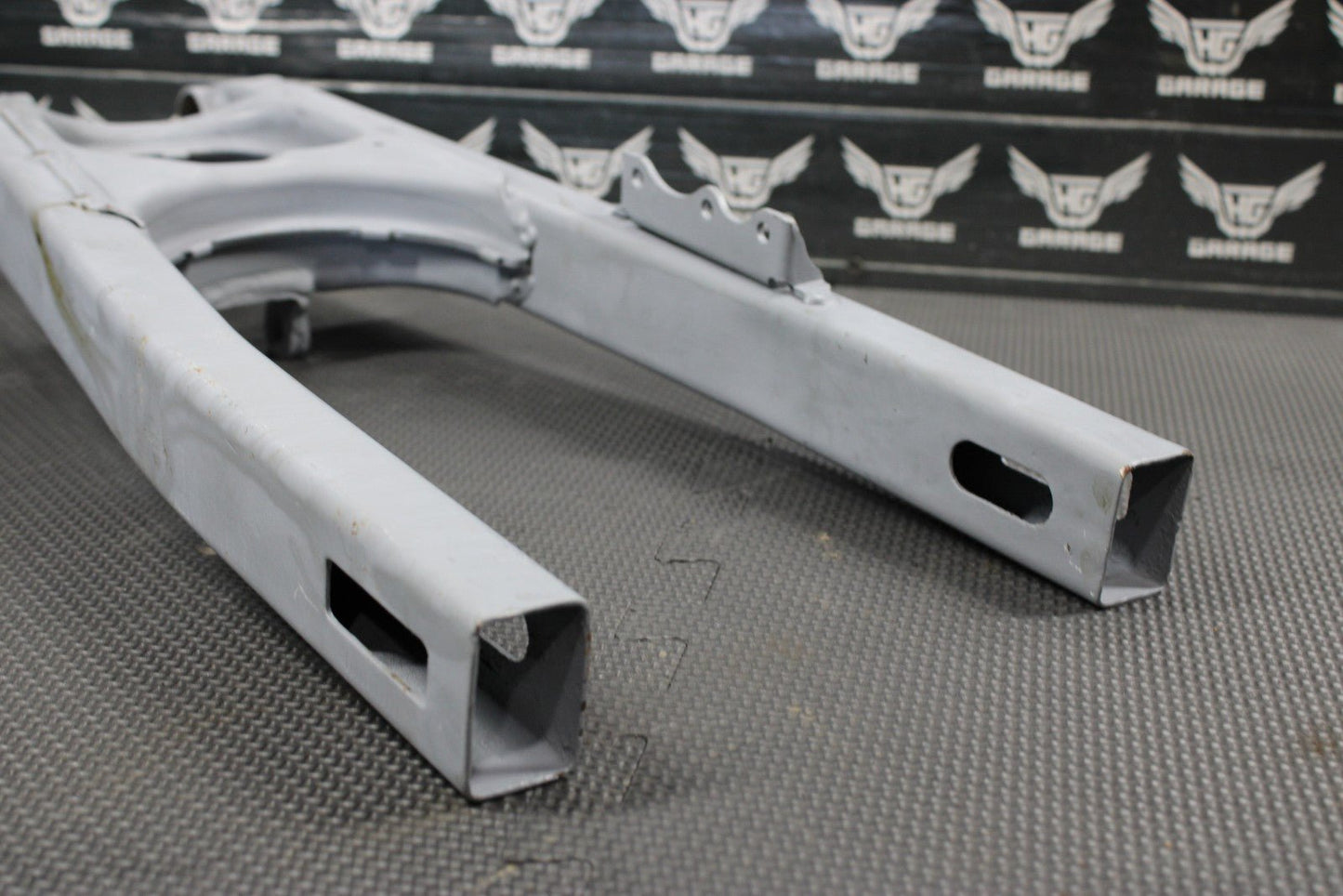 1991 88 - 91 HONDA CR80R OEM SWINGARM SWING ARM SUSPENSION 52000 - GS2 - 405 - hggarage