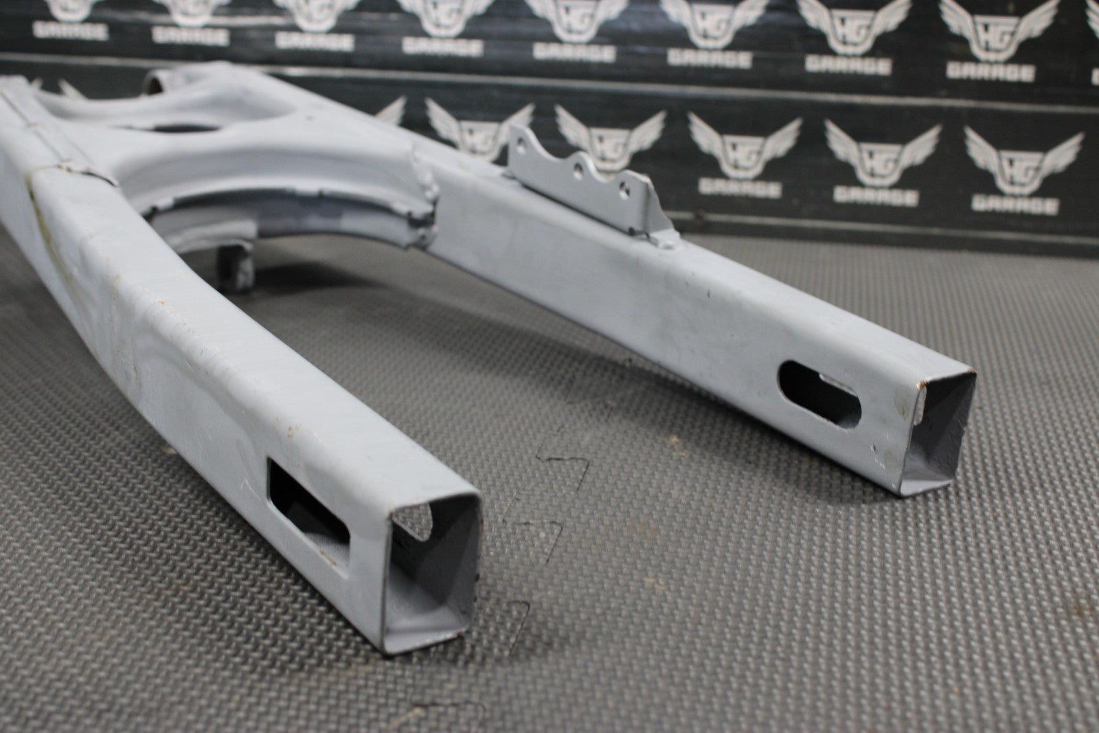 1991 88 - 91 HONDA CR80R OEM SWINGARM SWING ARM SUSPENSION 52000 - GS2 - 405 - hggarage