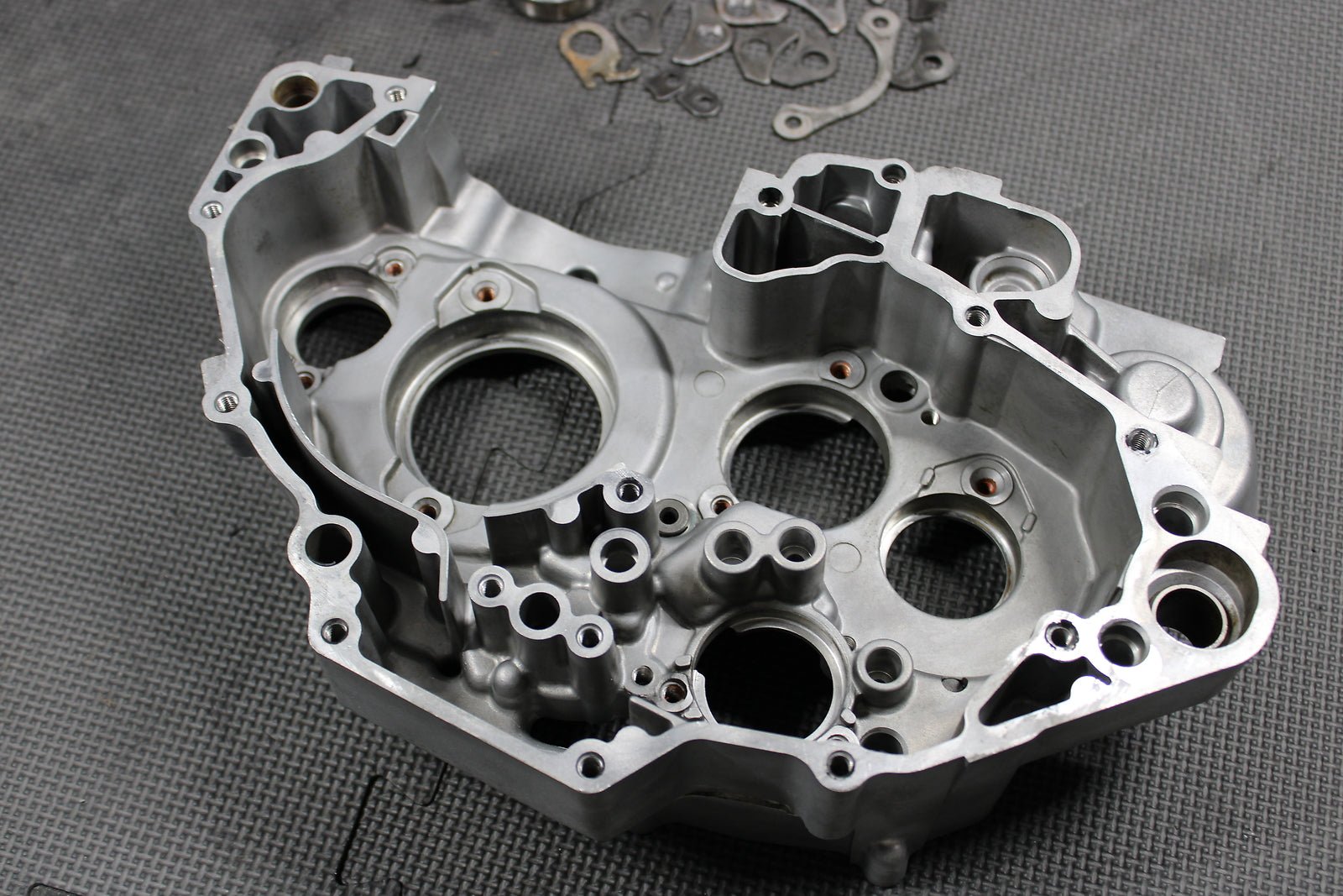 1998 YAMAHA YZ400F OEM LEFT RIGHT ENGINE MOTOR CRANKCASE CRANK CASE BLOCK - hggarage