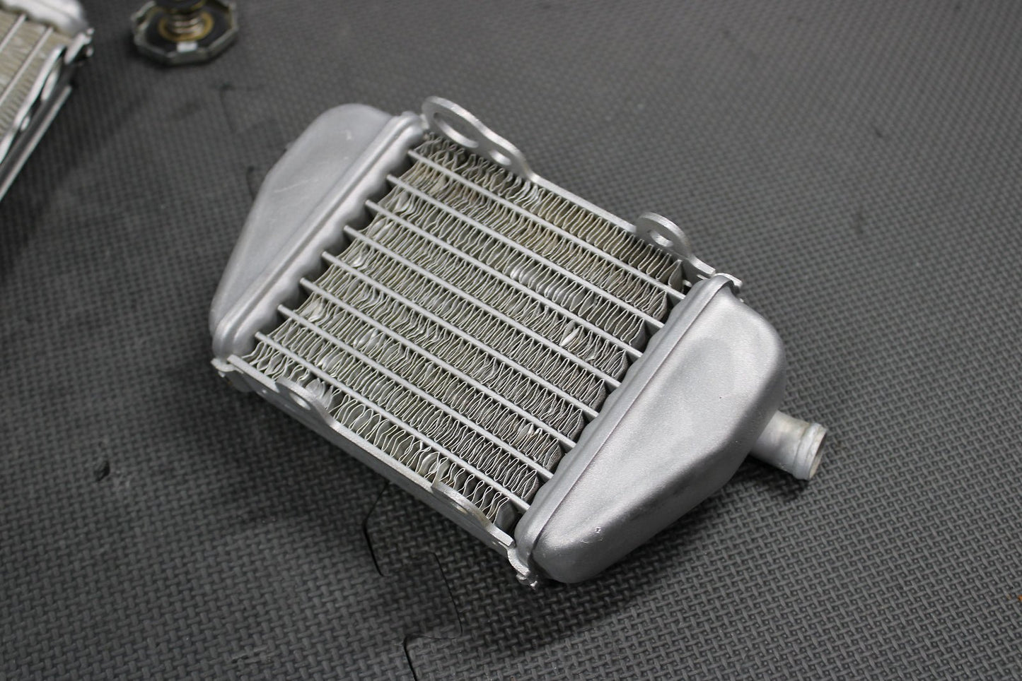 2006 KTM 85SX OEM ENGINE MOTOR COOLING COOLER RADIATOR 47035007100 - hggarage