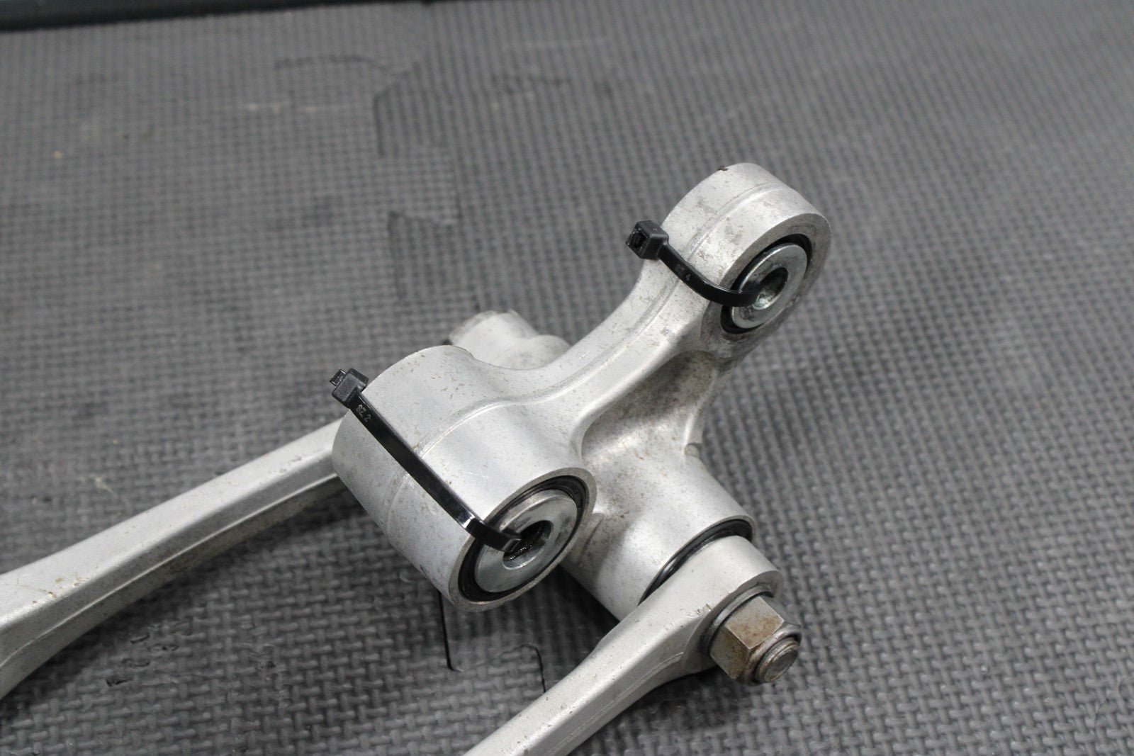 2023 HONDA CRF250R OEM REAR SHOCK LINKAGE LINKS RELAY ARM SWINGARM GOOD! - hggarage