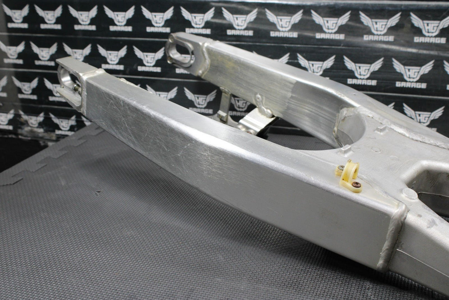 2006 HONDA CRF250R OEM SWINGARM SWING ARM SUSPENSION 52200 - KRN - 840 - hggarage