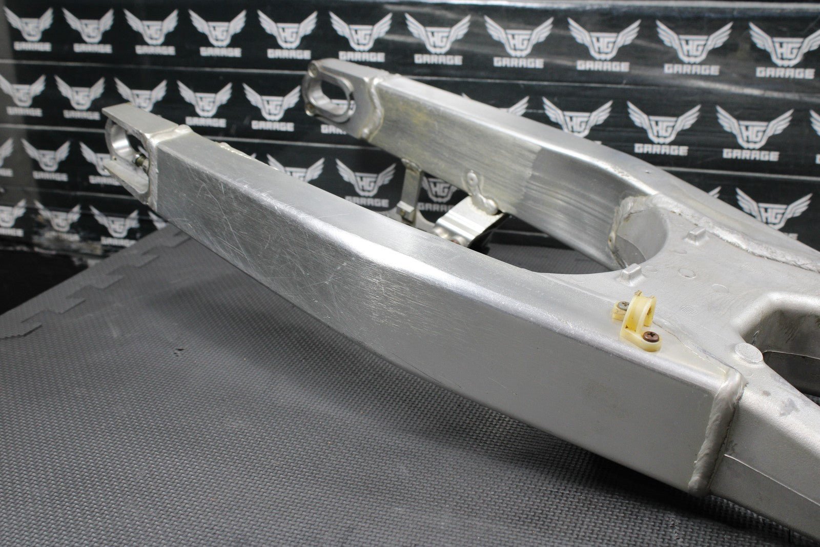 2006 HONDA CRF250R OEM SWINGARM SWING ARM SUSPENSION 52200 - KRN - 840 - hggarage