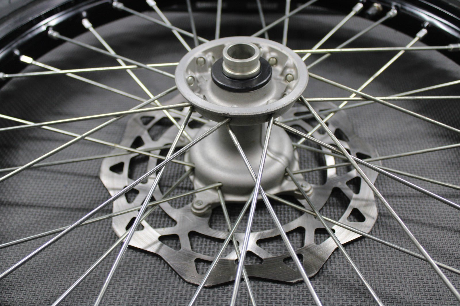 2019 SUZUKI 19 - 20 RMZ250 RMZ450 OEM FRONT WHEEL RIM HUB TIRE 54100 - 37K00 GOOD! - hggarage