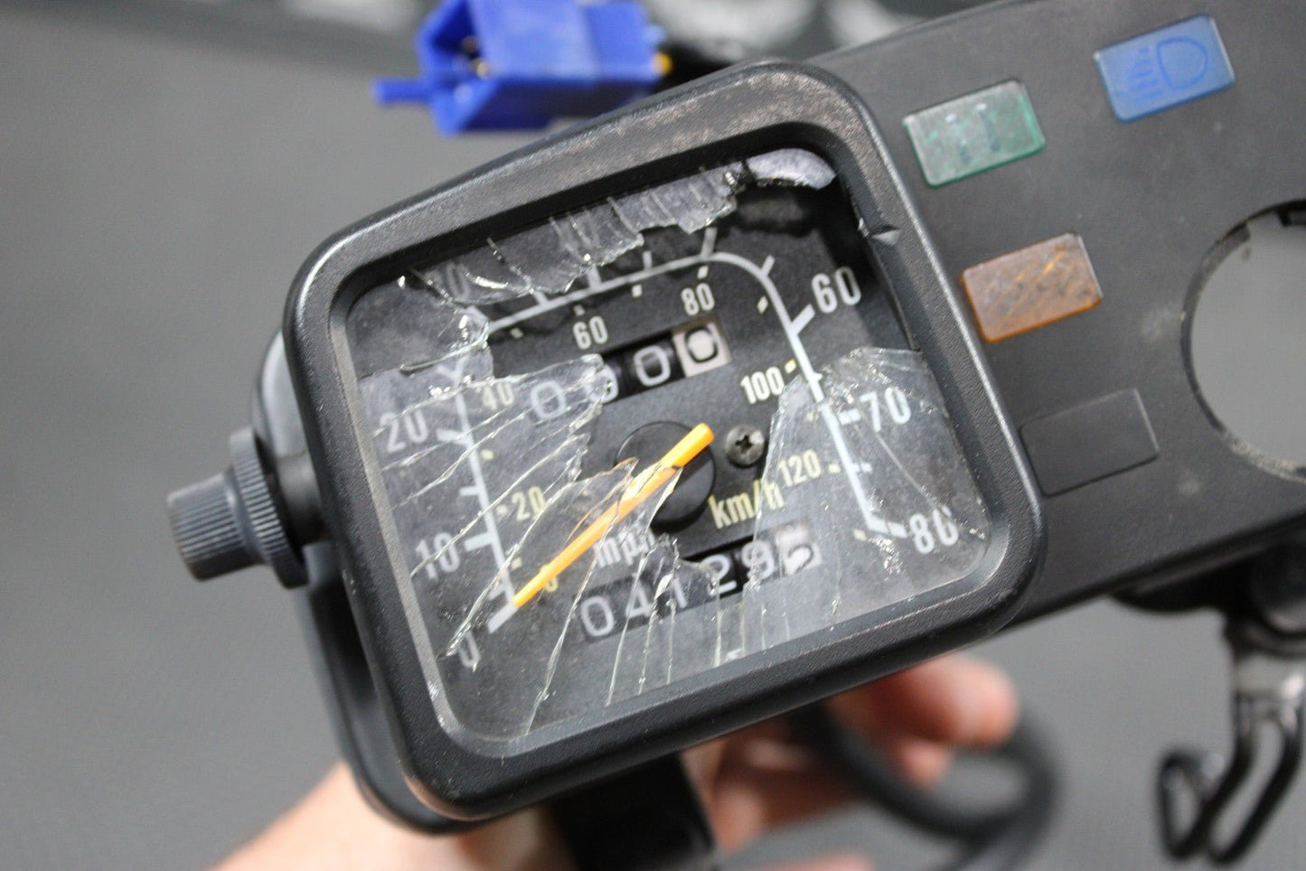 2005 SUZUKI DR200SE SPEED DRIVE GEAR HUB WITH CABLE SPEEDOMETER GAUGE CLUSTER - hggarage