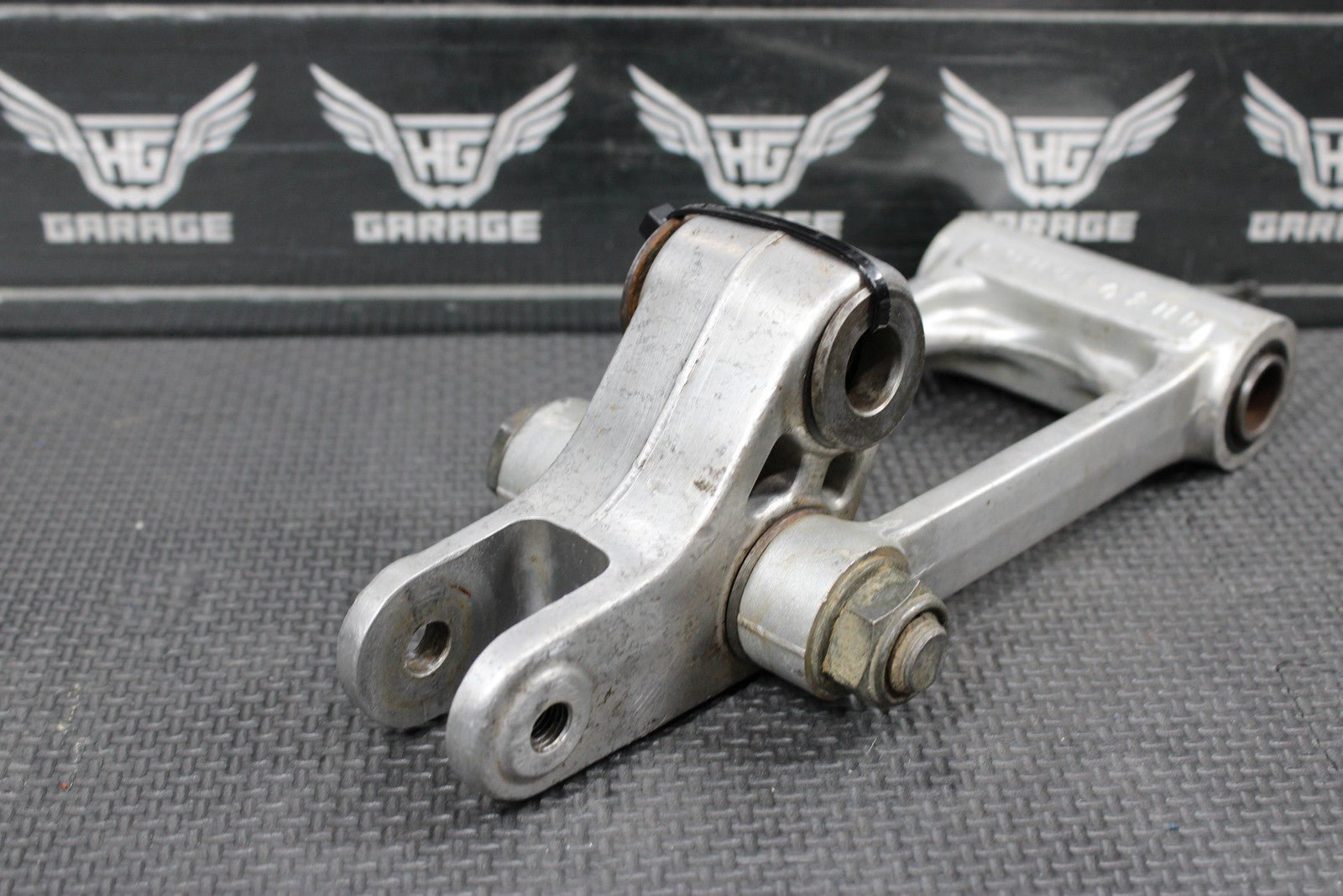 2001 YAMAHA YZ250 99 - 01 OEM REAR SHOCK LINKAGE LINKS RELAY ARM 5DH - 2217F - 01 - 00 - hggarage