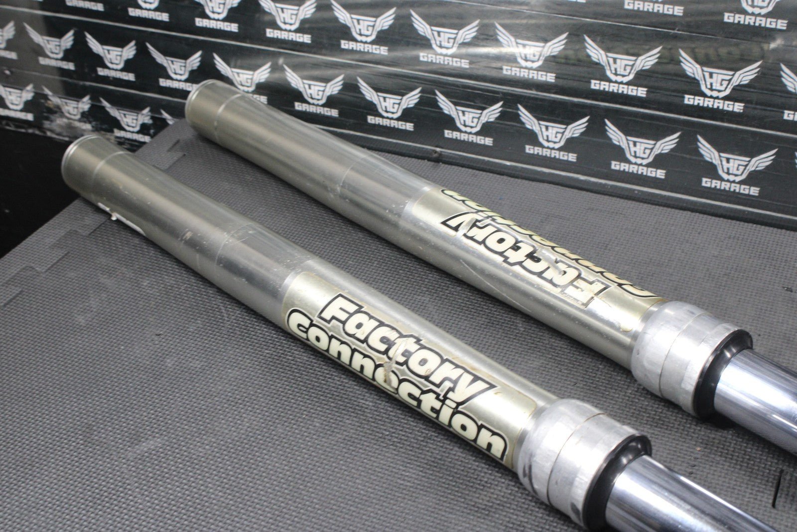 2002 YAMAHA YZ250 OEM RIGHT LEFT FRONT SUSPENSION FORKS SHOCKS 5NX - 23102 - 00 - 00 - hggarage