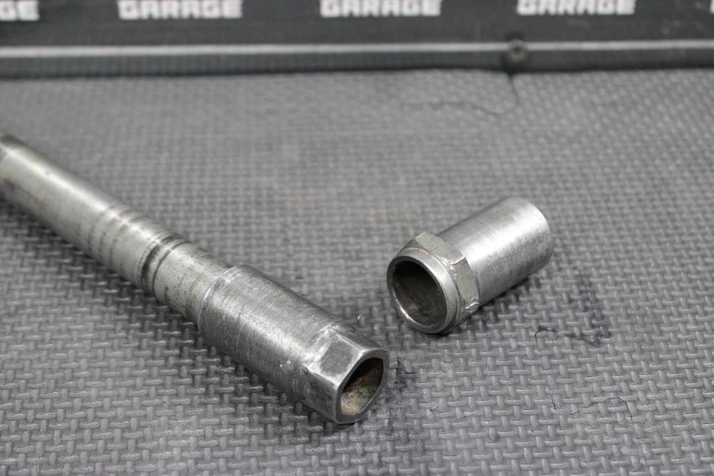 1997 KAWASAKI KX125 KX250 OEM FRONT WHEEL RIM AXLE PIVOT BOLT NUT 41068 - 1342 - hggarage