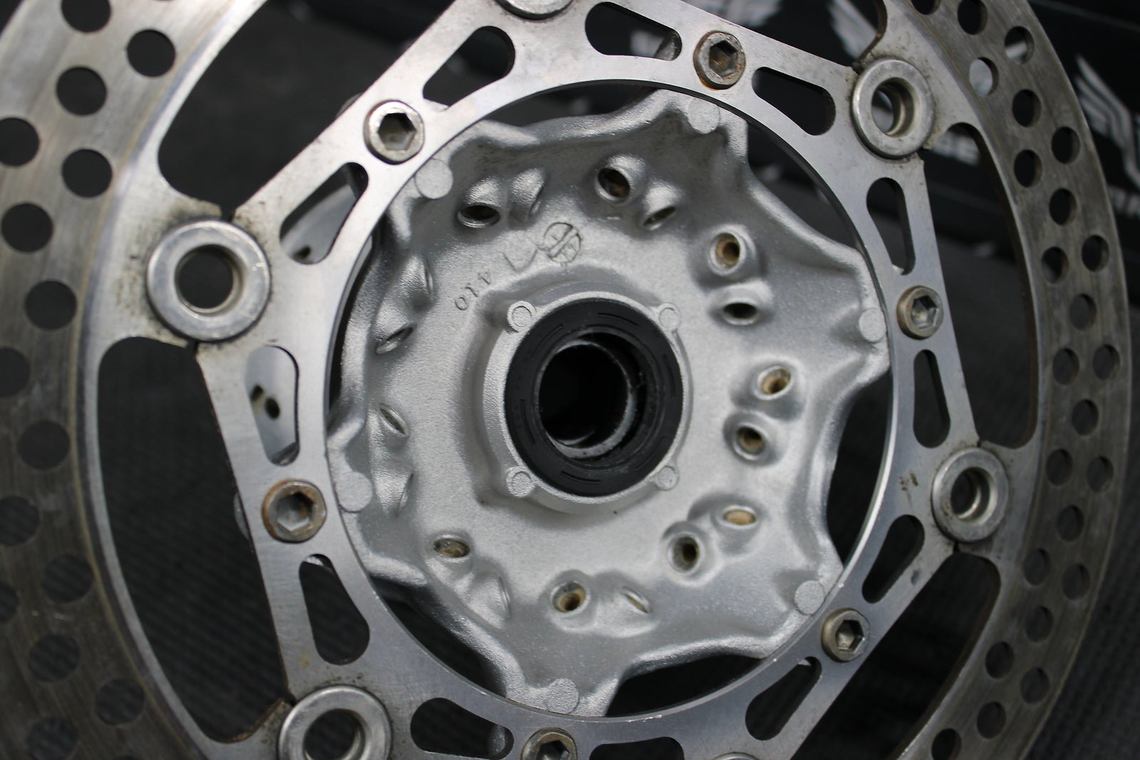 2001 YAMAHA YZ426F OEM FRONT WHEEL RIM HUB ROTOR 4SS - 25111 - 01 - 00 - hggarage
