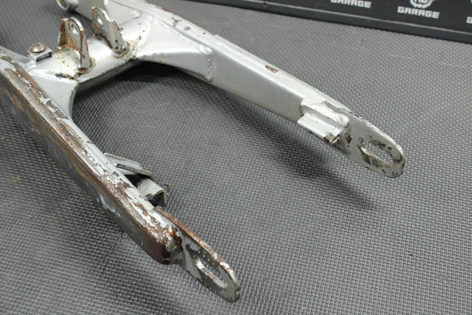 1998 Kawasaki KX60 OEM Swingarm Swing Arm Suspension 33001 - 1307 - Tx - hggarage