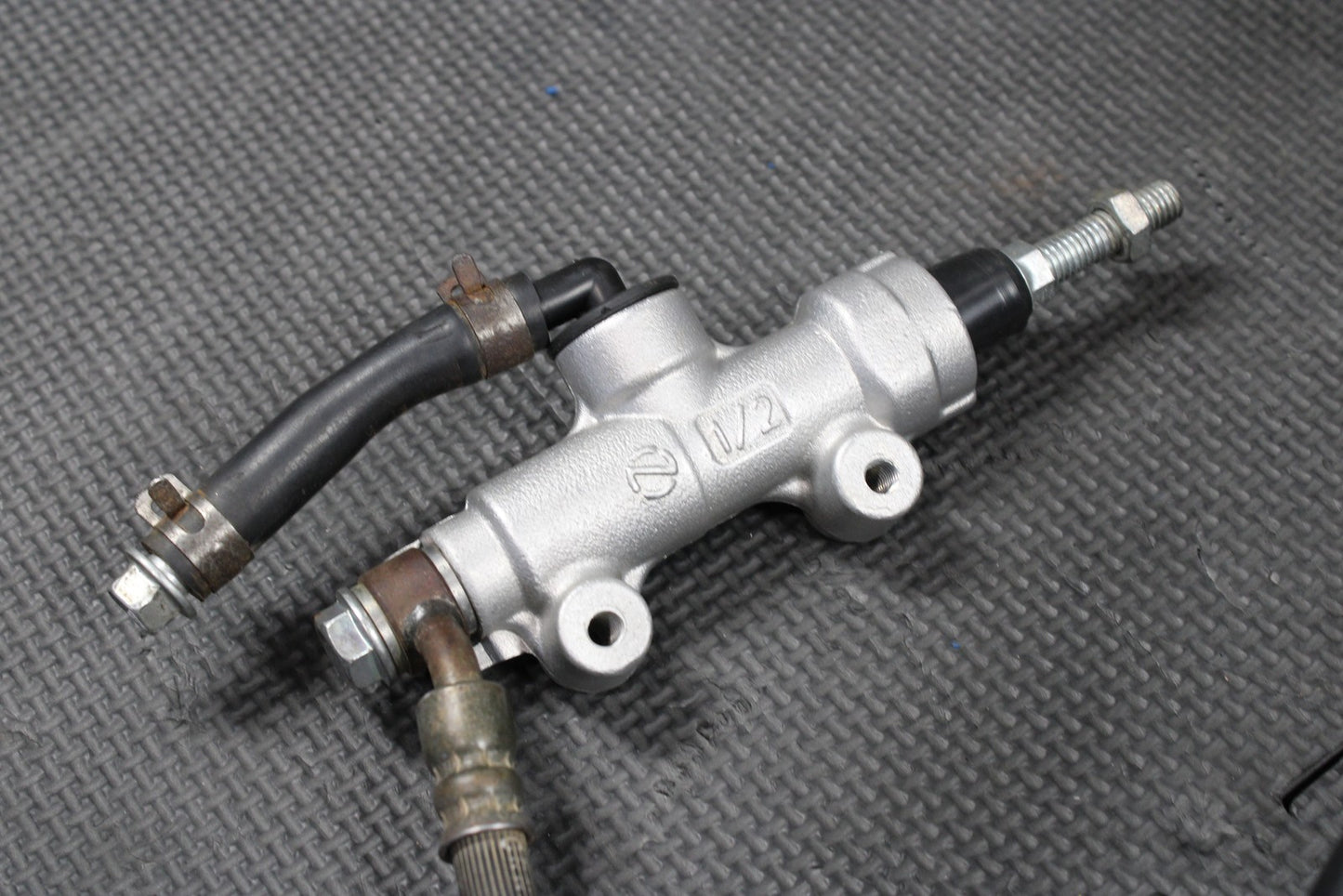 2000 SUZUKI DRZ400 OEM REAR BACK BRAKE CALIPER MASTER CYLINDER PEDAL HOSE - hggarage