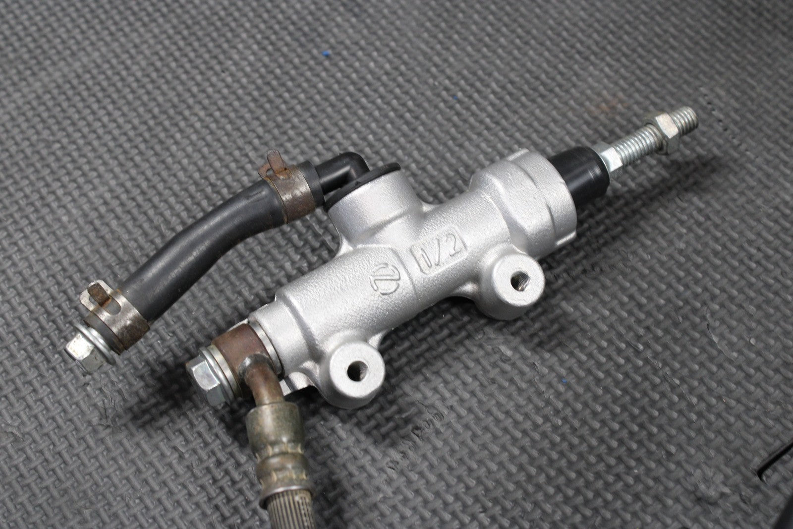 2000 SUZUKI DRZ400 OEM REAR BACK BRAKE CALIPER MASTER CYLINDER PEDAL HOSE - hggarage