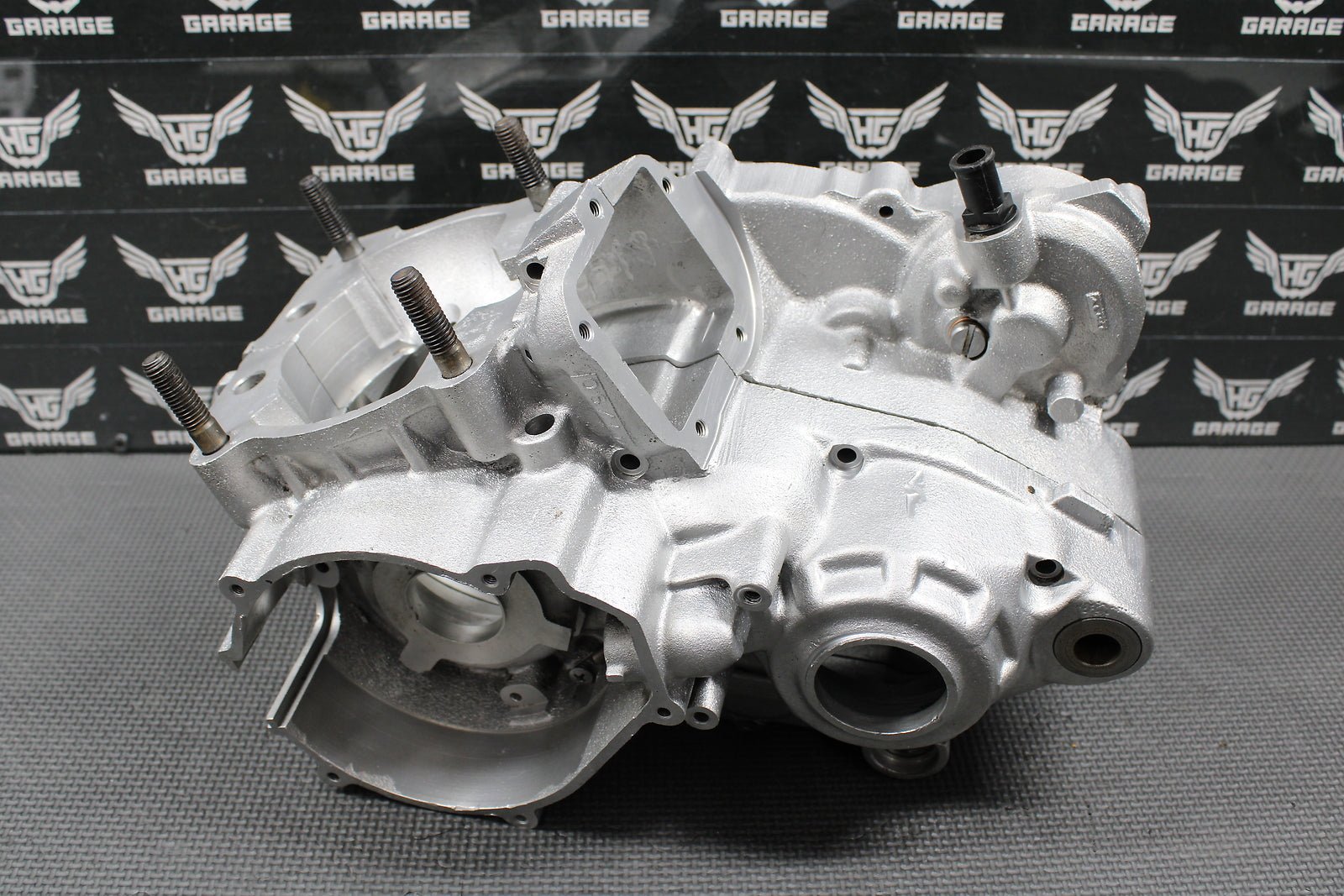 1991 KTM 300 EXC OEM LEFT RIGHT ENGINE MOTOR CRANKCASE CRANK CASES 54630004200 - hggarage