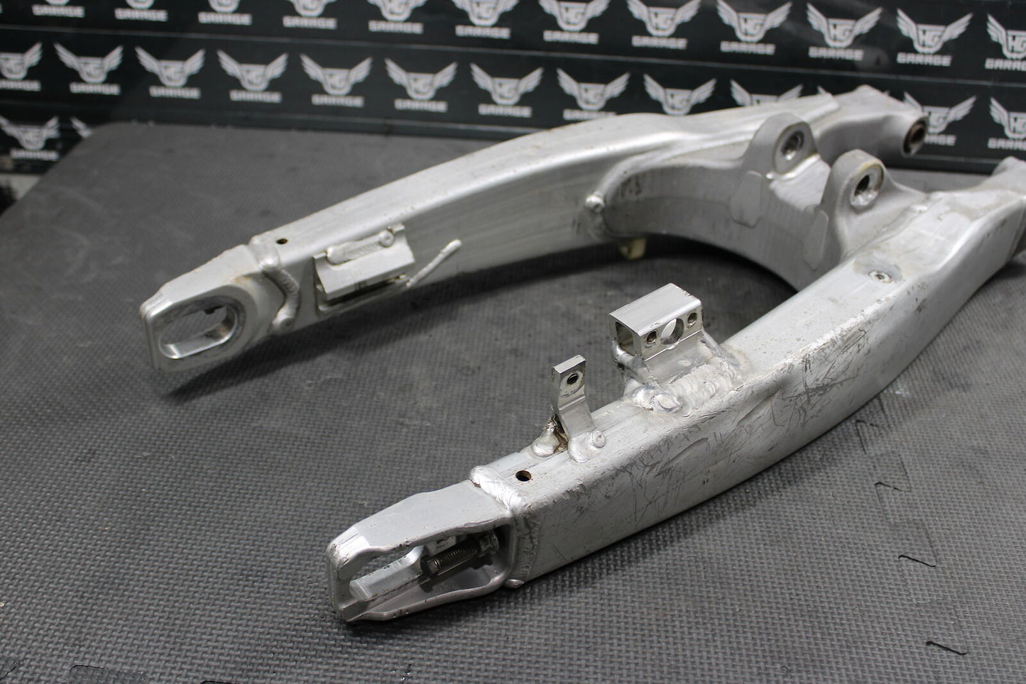 2010 YAMAHA YZ450F OEM SWINGARM SWING ARM SUSPENSION 33D-22110-00-00