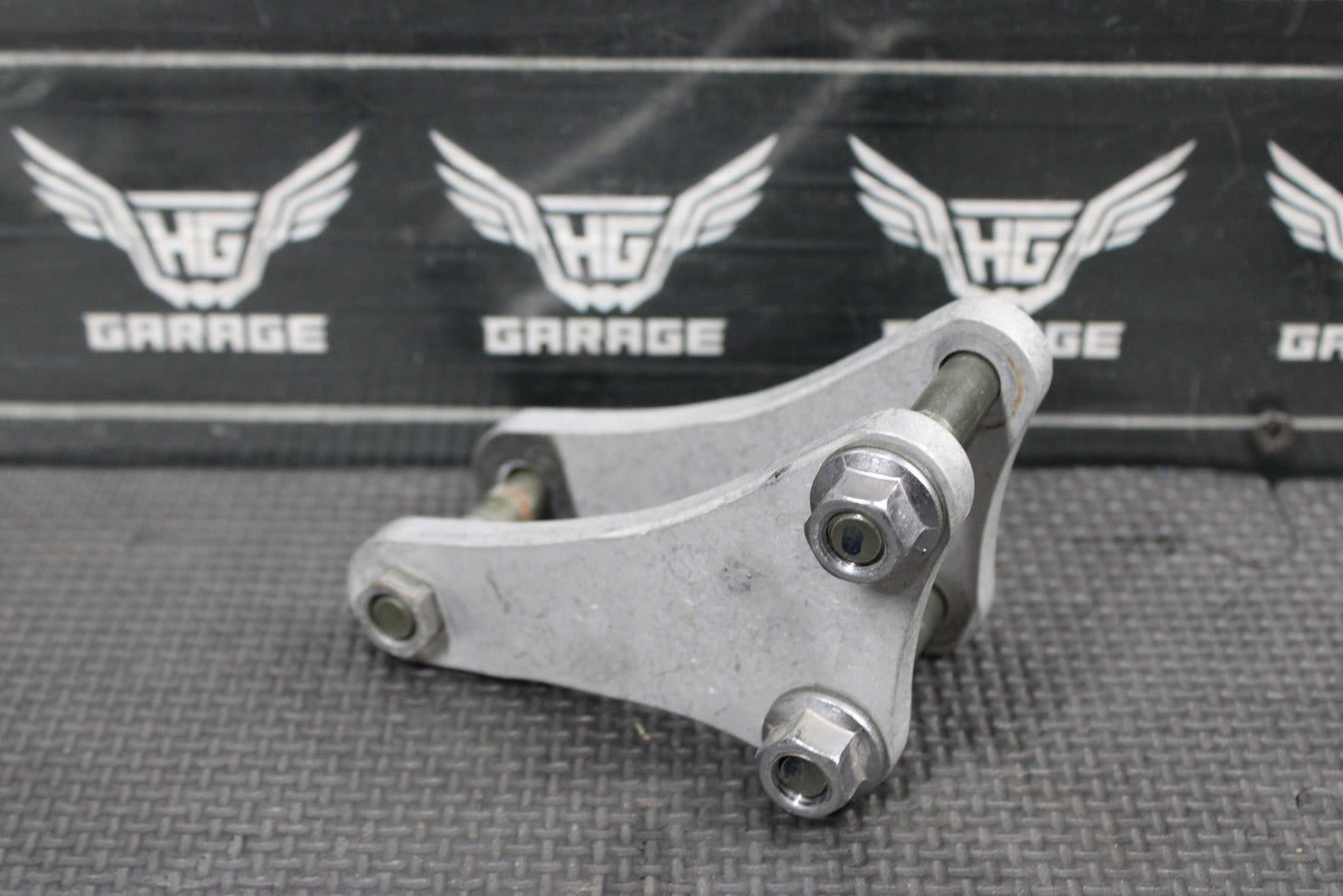 2005 YAMAHA 04 - 05 YZ450F OEM ENGINE MOTOR MOUNT STAY BRACKETS - hggarage