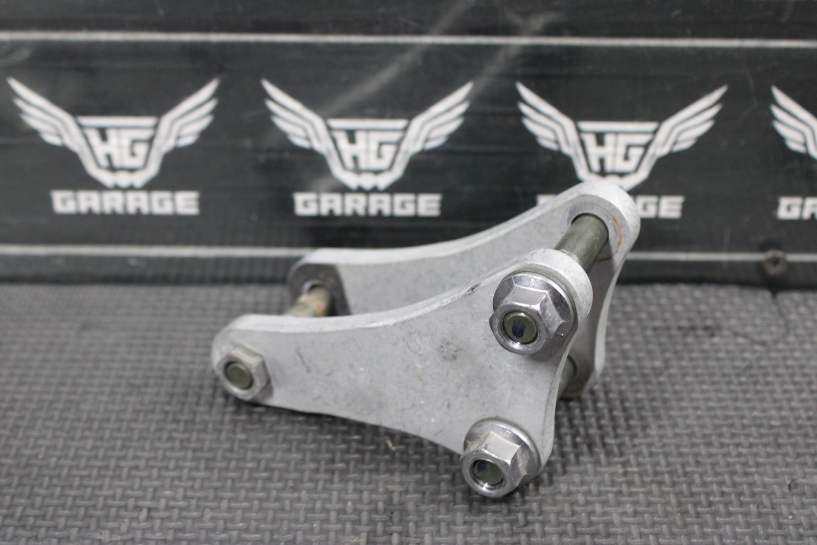 2005 YAMAHA 04 - 05 YZ450F OEM ENGINE MOTOR MOUNT STAY BRACKETS - hggarage