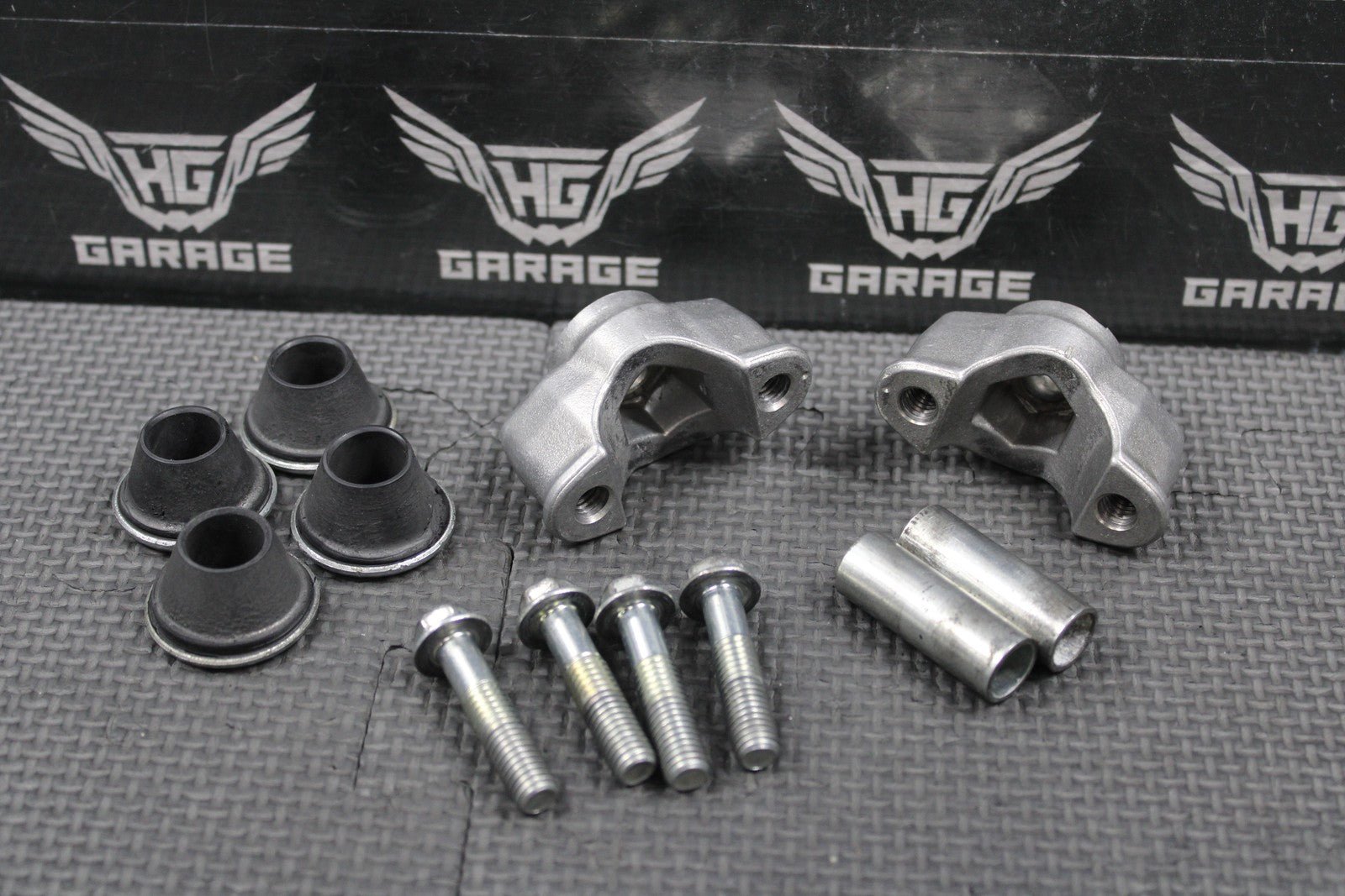 2019 SUZUKI 16 - 25 RMZ250 OEM LOWER HANDLEBAR HOLDER BAR CLAMPS 1 - 1/8 56221 - 49H40 - hggarage