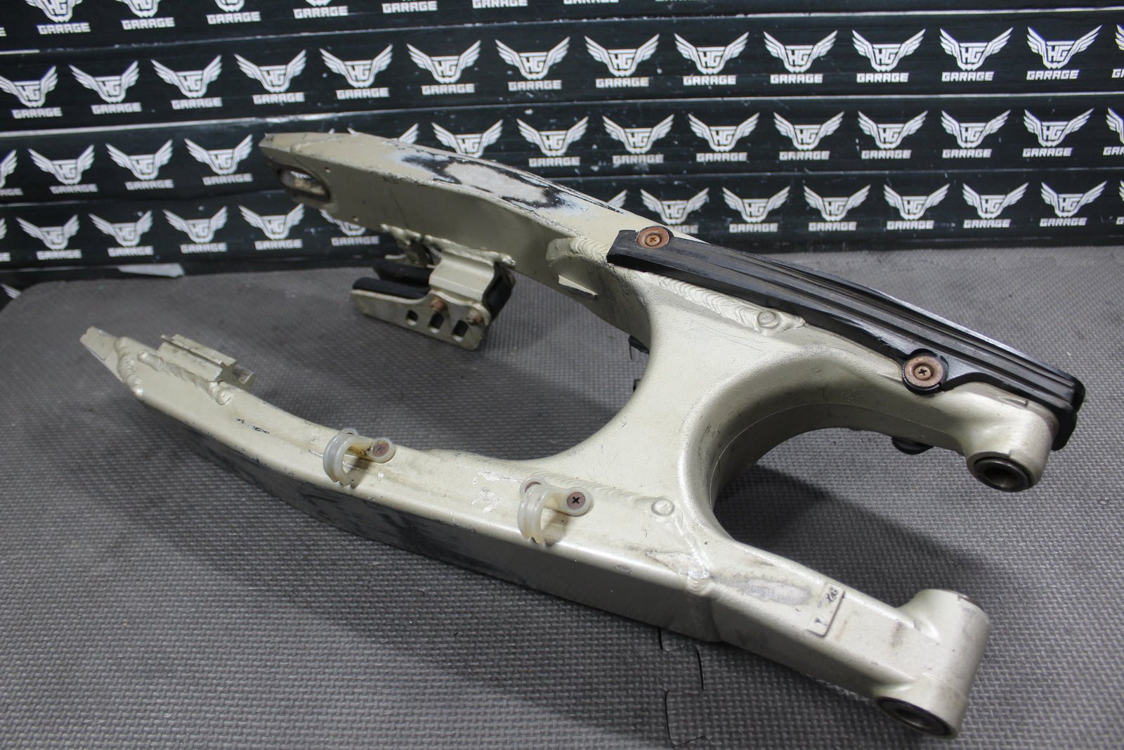 1999 KAWASAKI KX125 OEM SWINGARM SWING ARM REAR SUSPENSION 33001 - 1556 - TX - hggarage