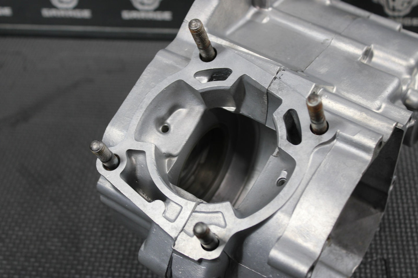 2001 KAWASAKI 01 - 05 KX100 KX85 OEM LEFT RIGHT ENGINE MOTOR CRANKCASE CRANK CASES - hggarage