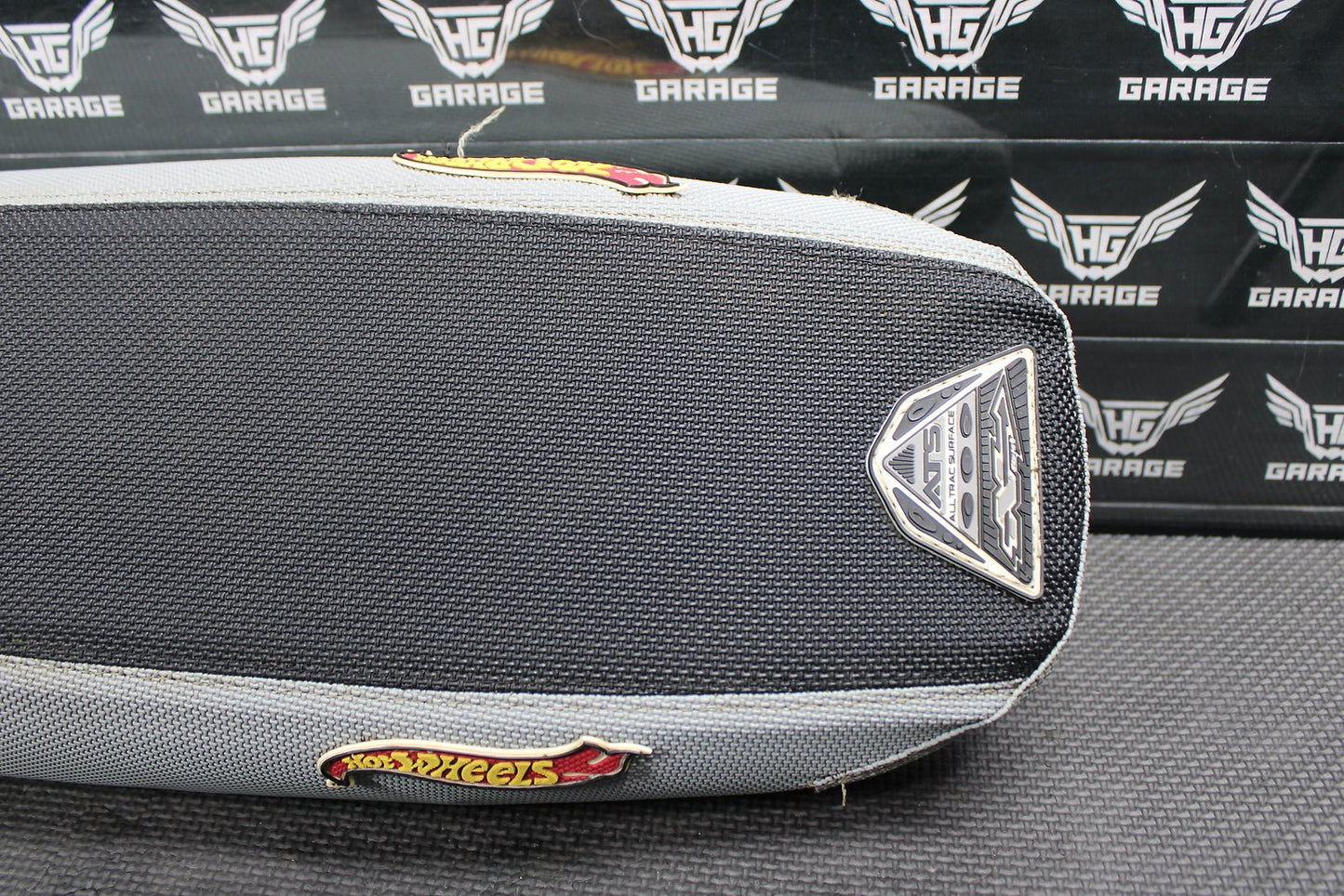 2006 Suzuki 05 - 07 RMZ450 RMZ450Z OEM Seat Saddle Cover Foam Pan 45100 - 35G10 - Cep - hggarage