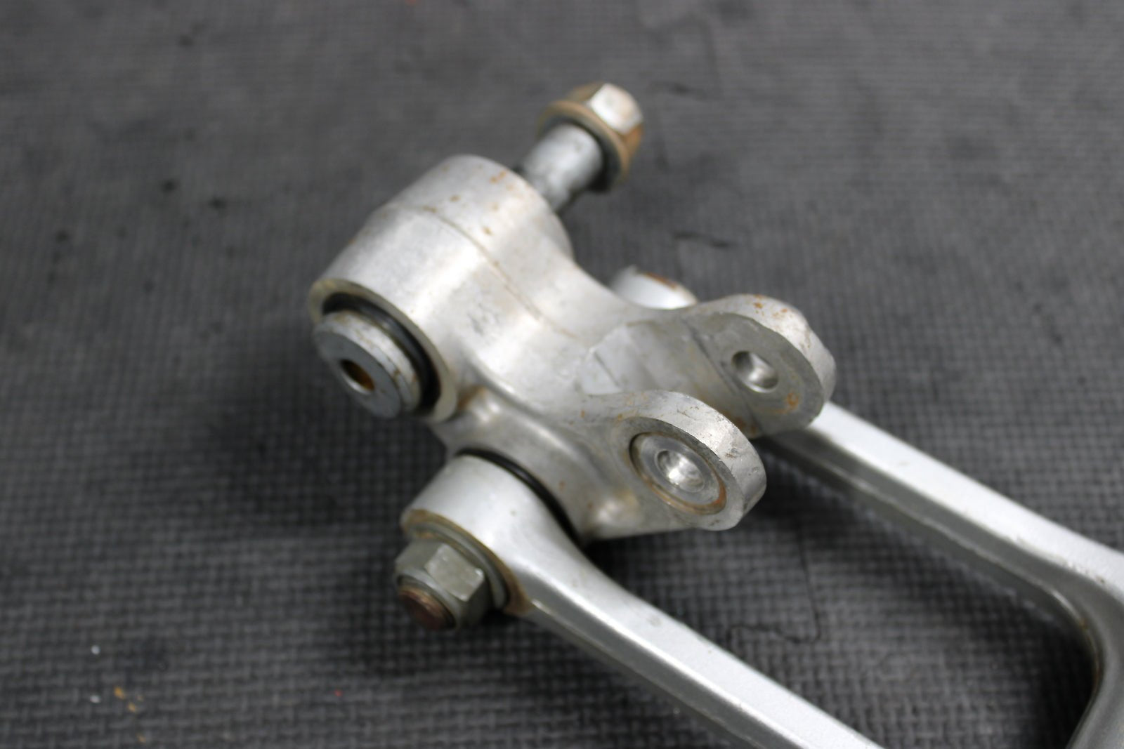 2009 YAMAHA YZ250F YZ450F OEM REAR SHOCK LINKAGE LINKS 17D - 2217A - 00 - 00 - hggarage