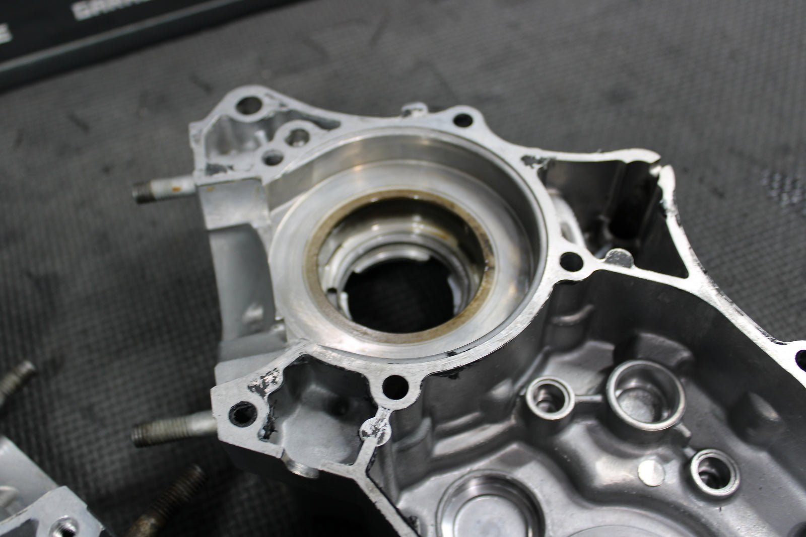 2016 KAWASAKI KX85 OEM LEFT RIGHT ENGINE MOTOR CRANKCASE CRANK - hggarage