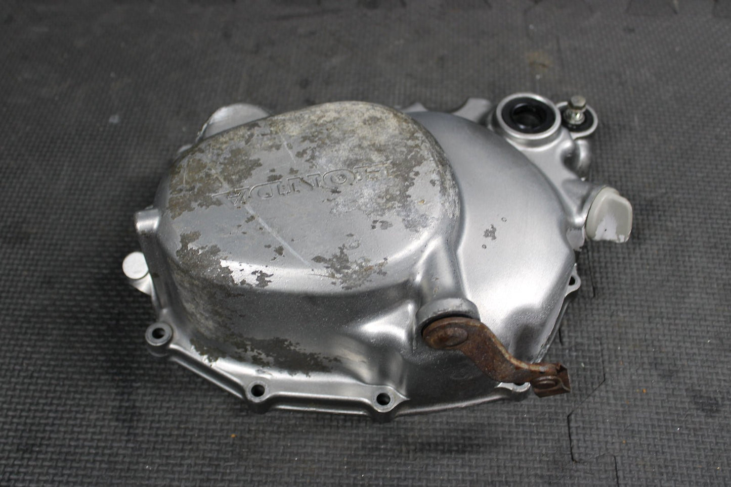1998 HONDA XR200R 1990 1991 / 93 - 02 ENGINE MOTOR SIDE CLUTCH COVER 11330 - KT0 - 830 - hggarage