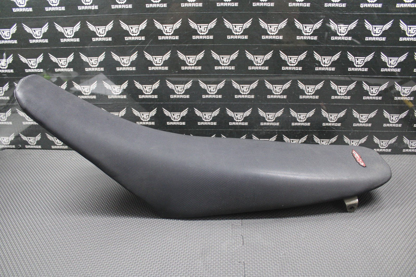 2000 2001 HONDA CR125R CR250R OEM SEAT SADDLE FOAM PAN BLACK GRIPPER COVER GOOD! - hggarage