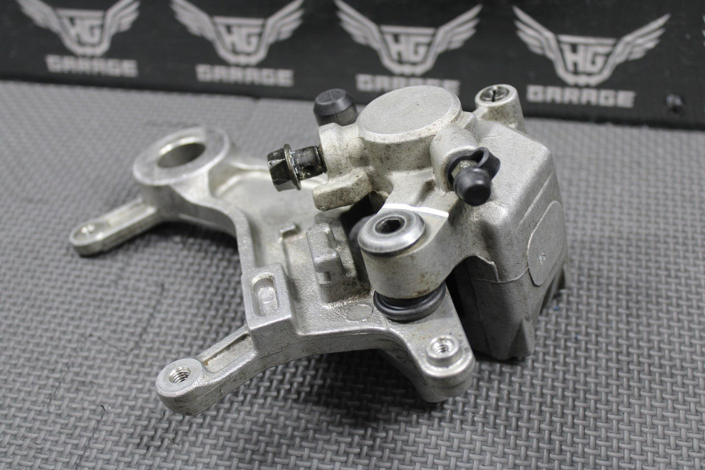 1997 HONDA 97 - 99 CR250R OEM NISSIN REAR BACK BRAKE CALIPER 43150 - KZ3 - B01 NICE! - hggarage