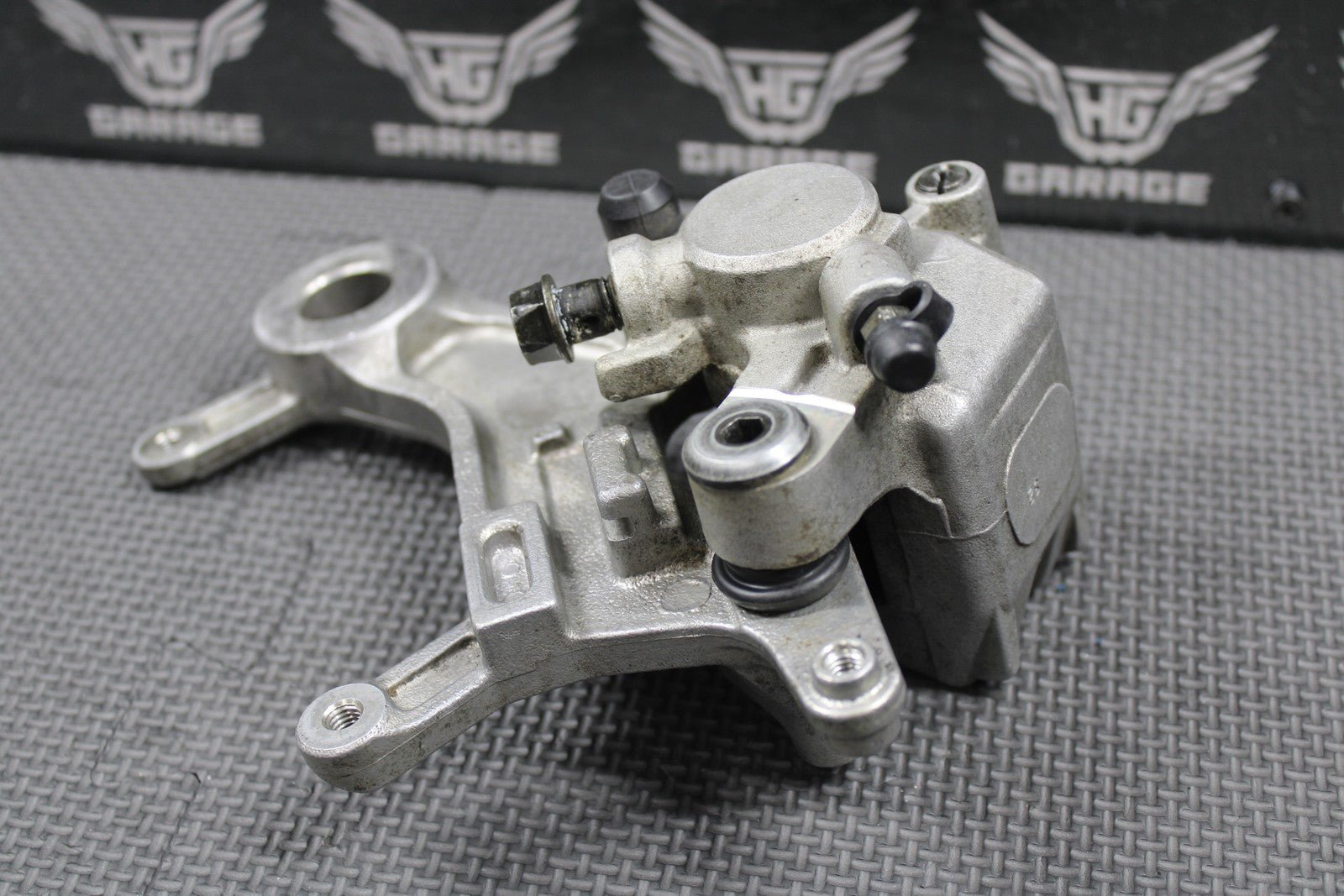 1997 HONDA 97 - 99 CR250R OEM NISSIN REAR BACK BRAKE CALIPER 43150 - KZ3 - B01 NICE! - hggarage