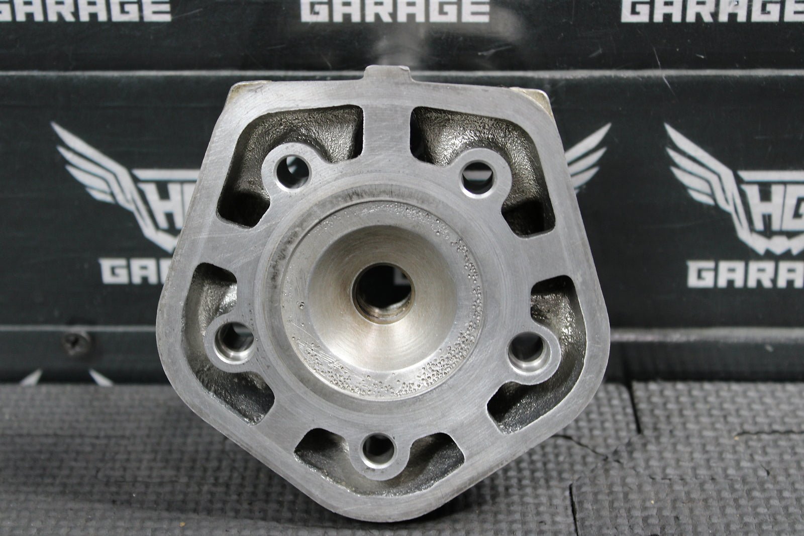 2003 KTM 65 ENGINE MOTOR CYLINDER HEAD COVER DOME CHAMBER 46030006700 - hggarage