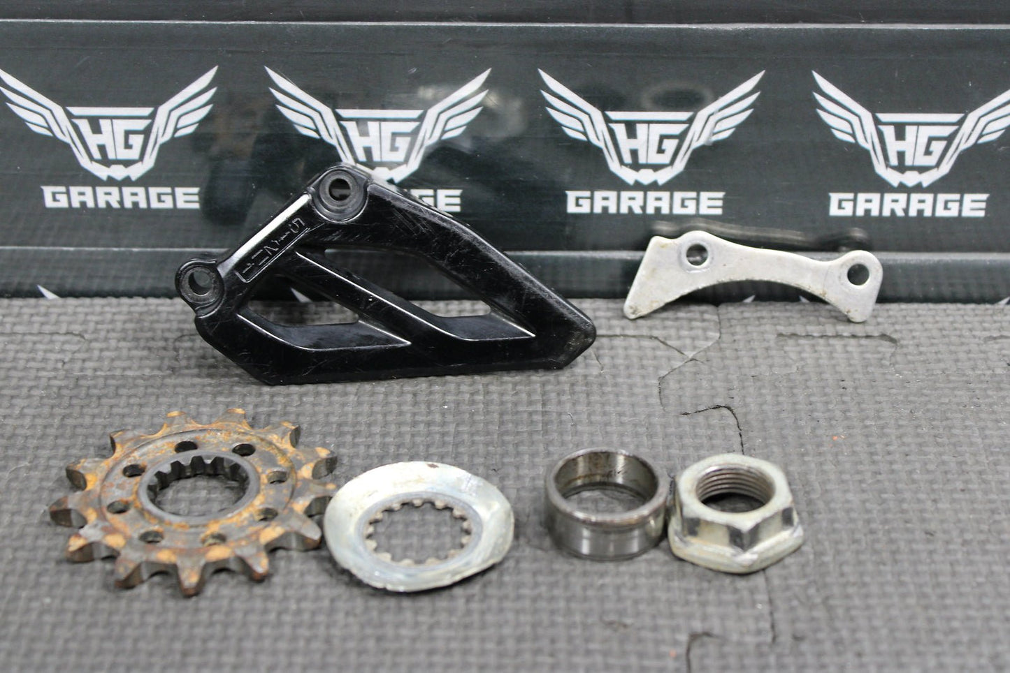 2015 KAWASAKI KX450F OEM MOTOR ENGINE FRONT SPROCKET COVER - hggarage