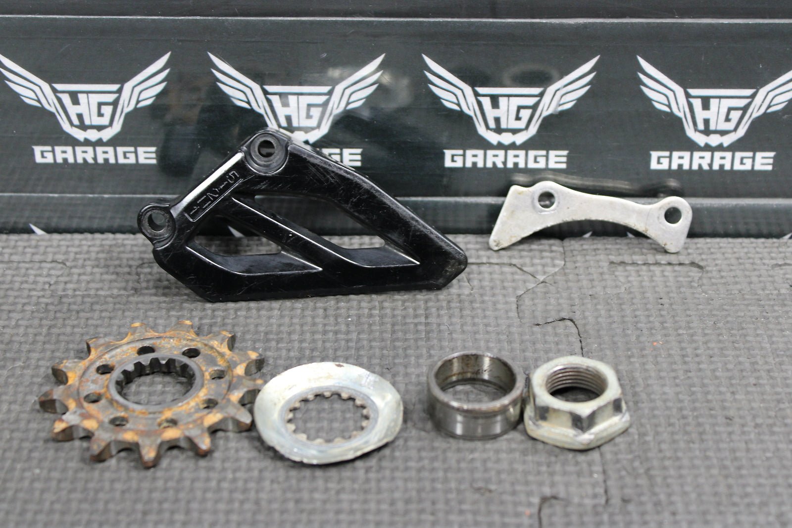 2015 KAWASAKI KX450F OEM MOTOR ENGINE FRONT SPROCKET COVER - hggarage