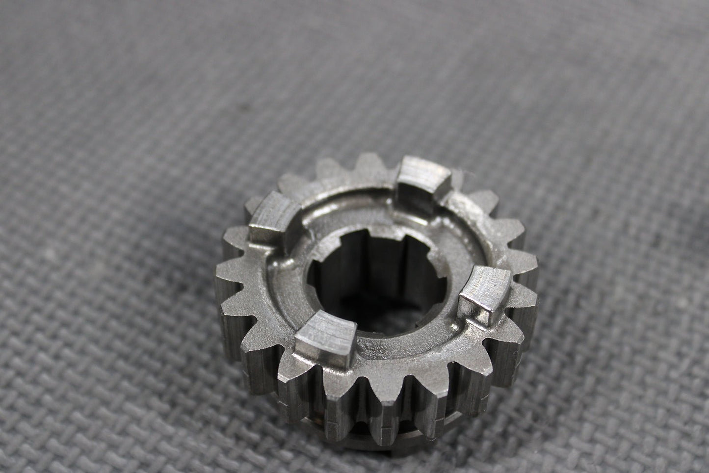 1999 HONDA CR500R OEM TRANSMISSION MAINSHAT 3RD GEAR 20T GEAR 23441 - MAC - 680 - hggarage
