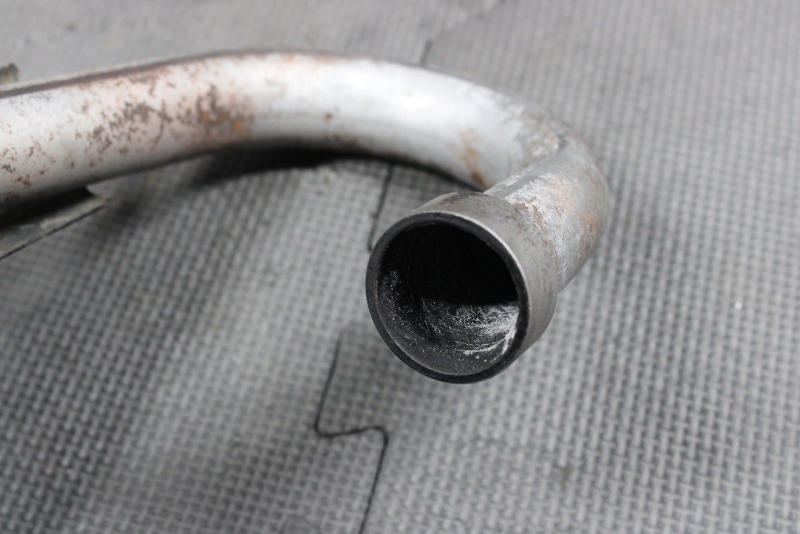 2002 Honda XR200R OEM Exhaust Pipe Chamber Header 18311 - KT0 - 670 - hggarage