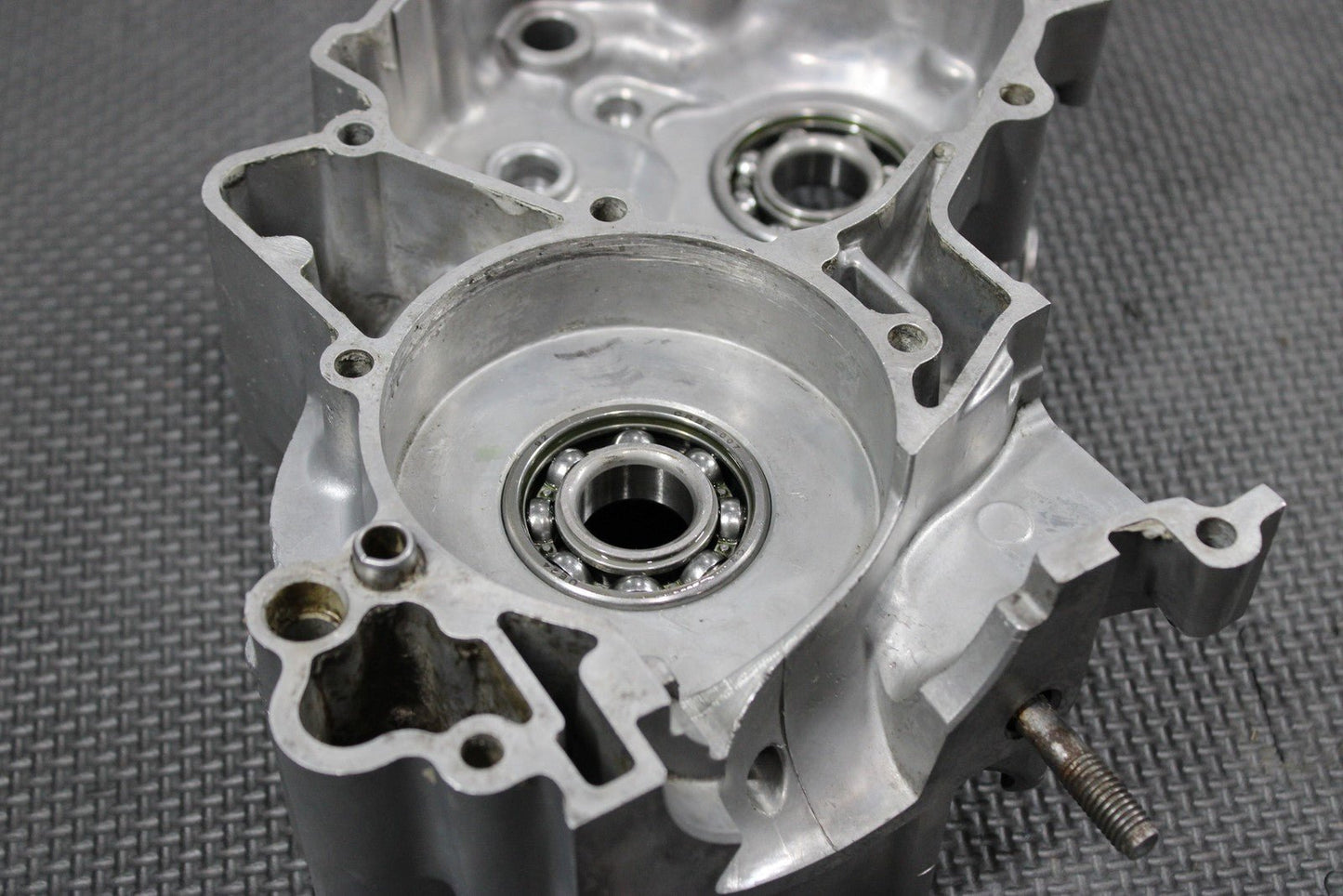 2007 02 - 18 YAMAHA YZ85 OEM LEFT ENGINE MOTOR CRANKCASE CRANK CASES BLOCK - hggarage