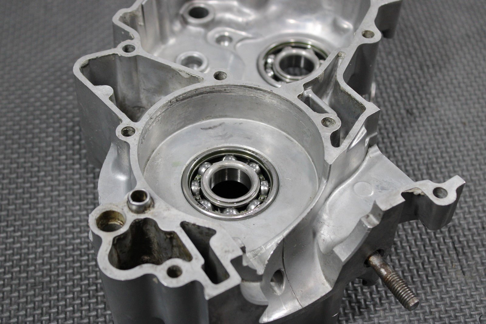 2007 02 - 18 YAMAHA YZ85 OEM LEFT ENGINE MOTOR CRANKCASE CRANK CASES BLOCK - hggarage