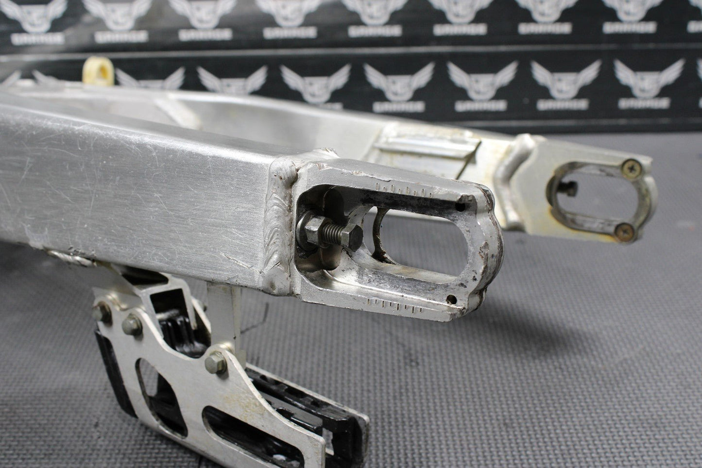 2006 HONDA CRF250R OEM SWINGARM SWING ARM SUSPENSION 52200 - KRN - 840 - hggarage