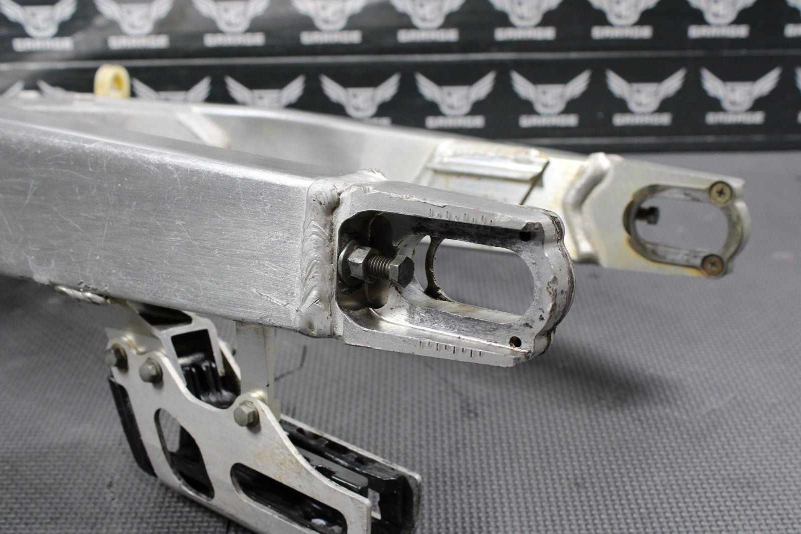 2006 HONDA CRF250R OEM SWINGARM SWING ARM SUSPENSION 52200 - KRN - 840 - hggarage