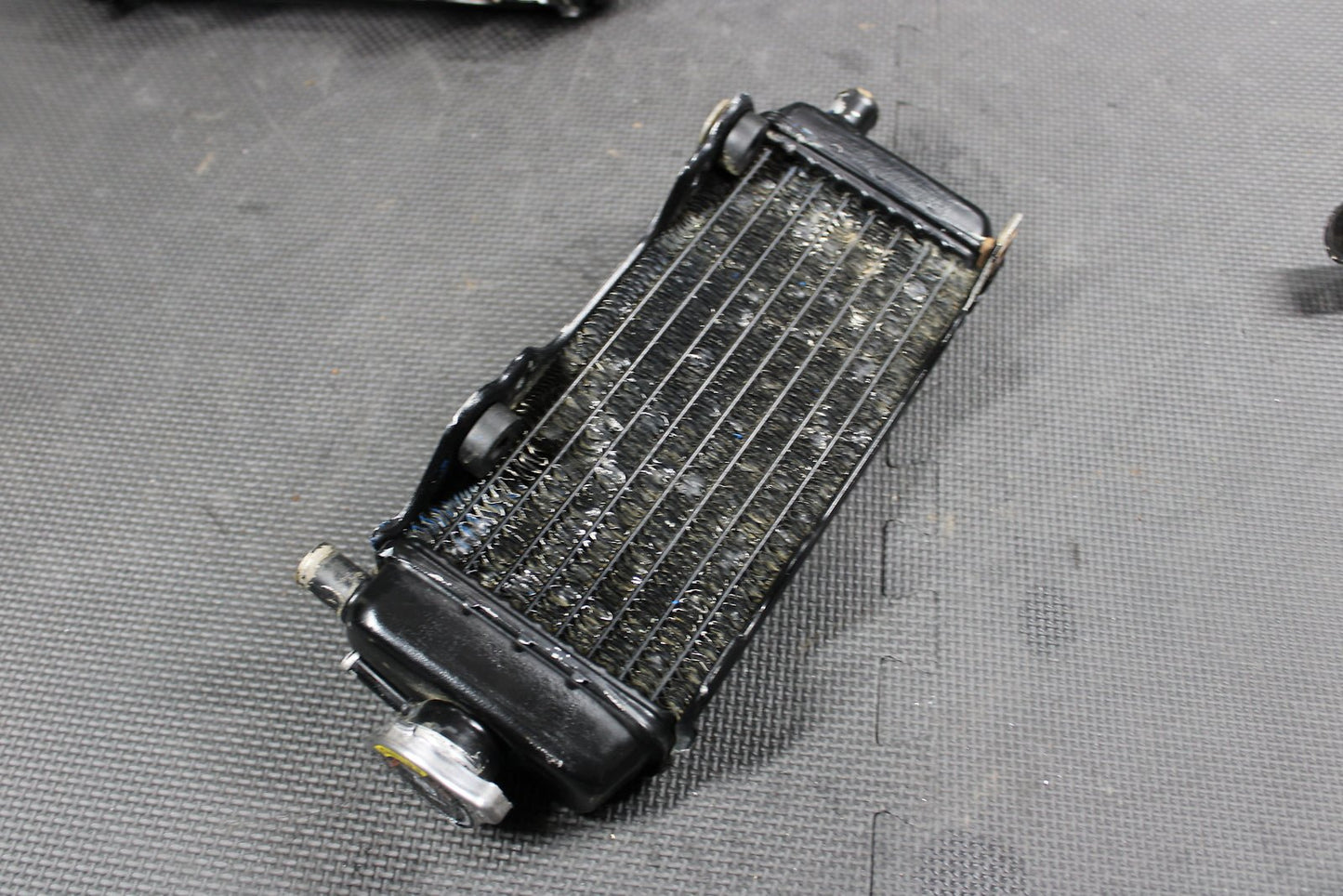 1999 YAMAHA YZ125 OEM ENGINE MOTOR COOLING COOLER RADIATOR 4SS - 1240A - 10 - 00 - hggarage