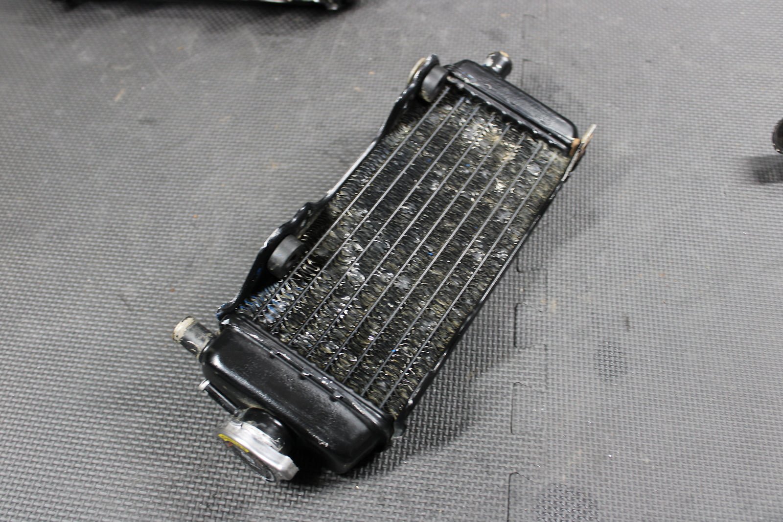 1999 YAMAHA YZ125 OEM ENGINE MOTOR COOLING COOLER RADIATOR 4SS - 1240A - 10 - 00 - hggarage