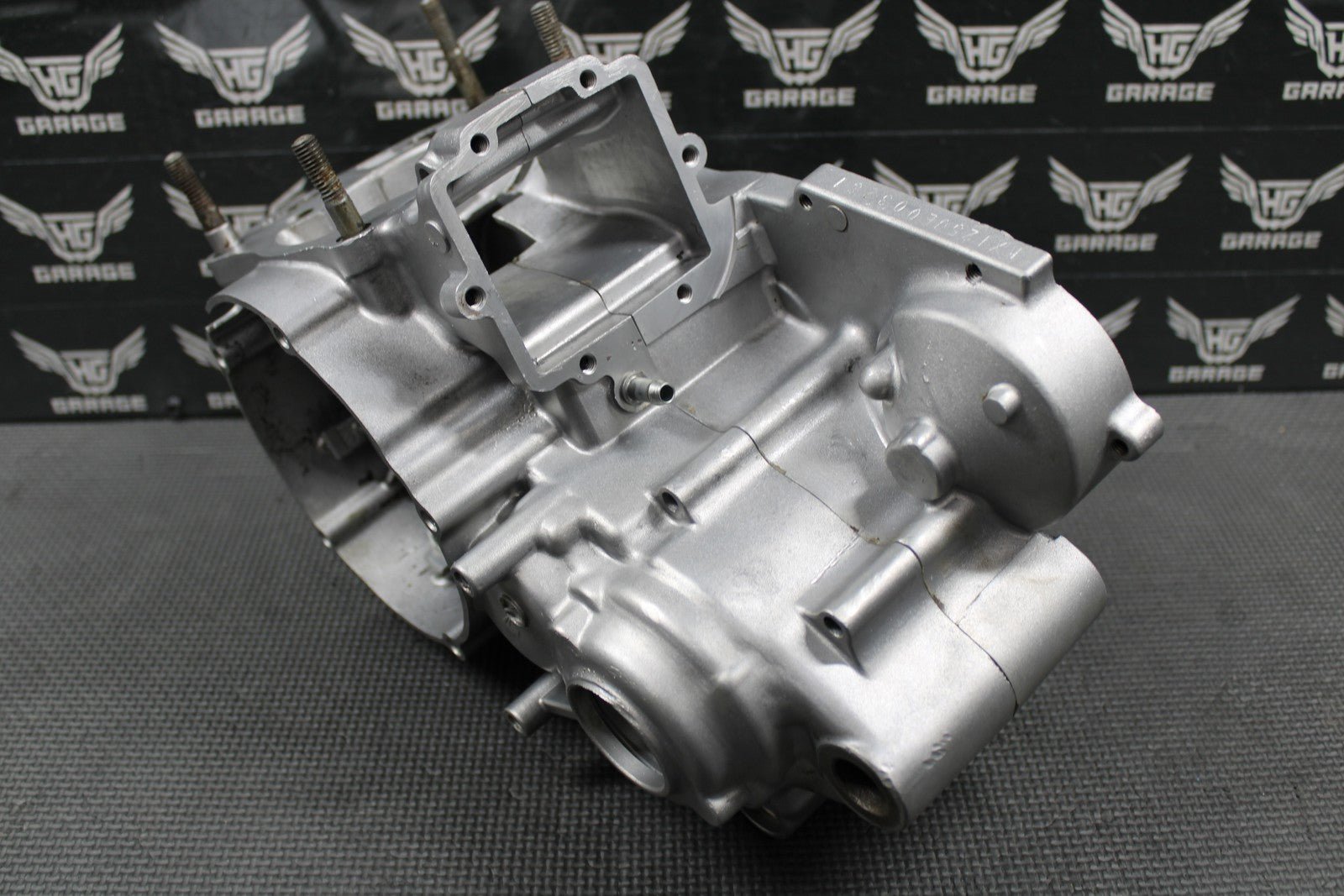 1992 KAWASAKI KX125 OEM LEFT RIGHT ENGINE MOTOR CRANKCASE CRANK CASES 14001 - 5314 - hggarage