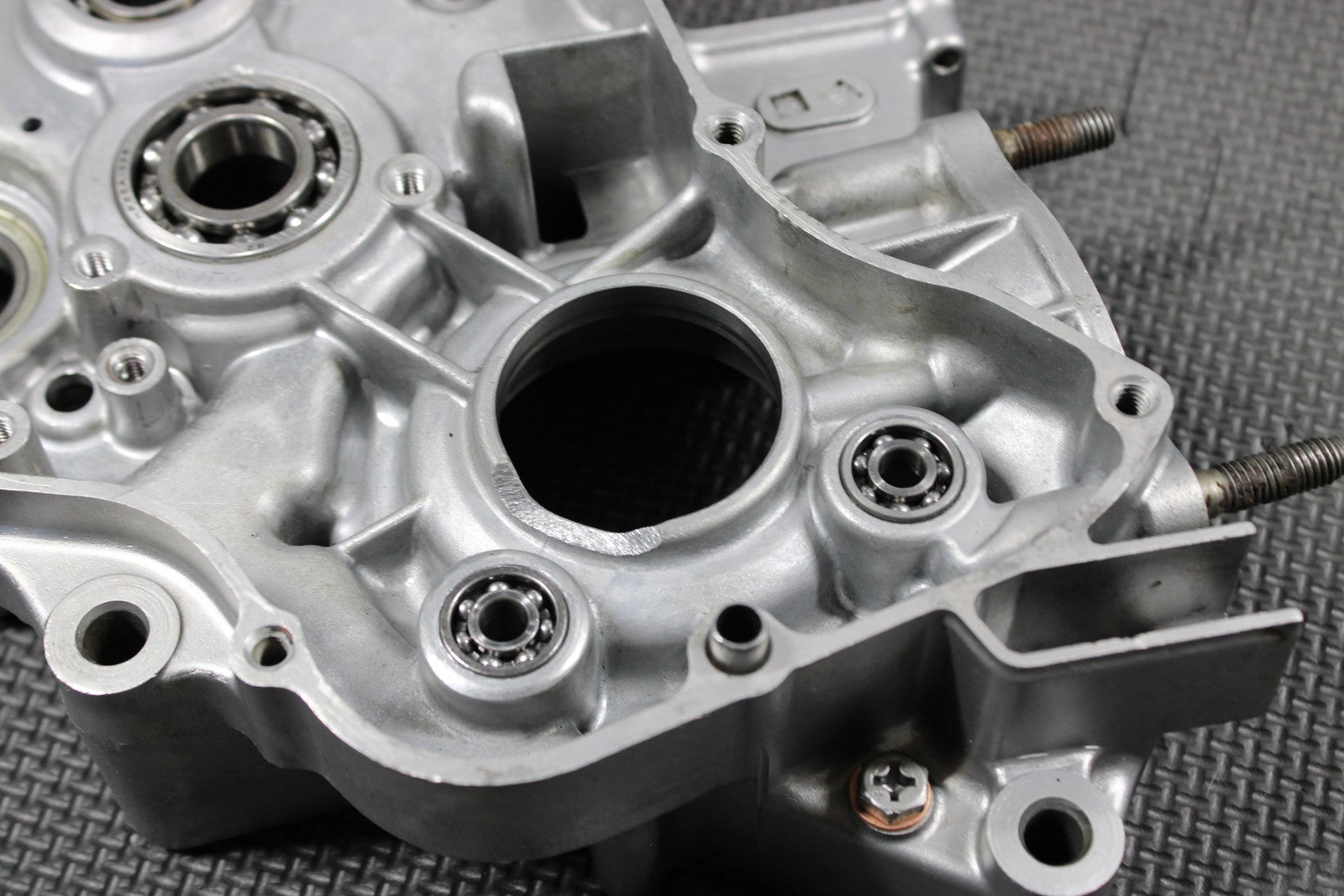 1998 HONDA CR125R OEM RIGHT ENGINE MOTOR CRANKCASE CRANK CASES BLOCK - hggarage