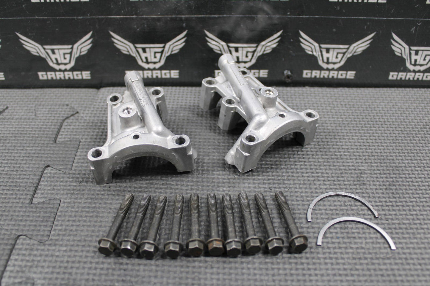 2003 YAMAHA 03 - 05 YZ450F WR450F OEM CYLINDER HEAD CAM CAPS CAMSHAFT TOWERS BOLTS - hggarage