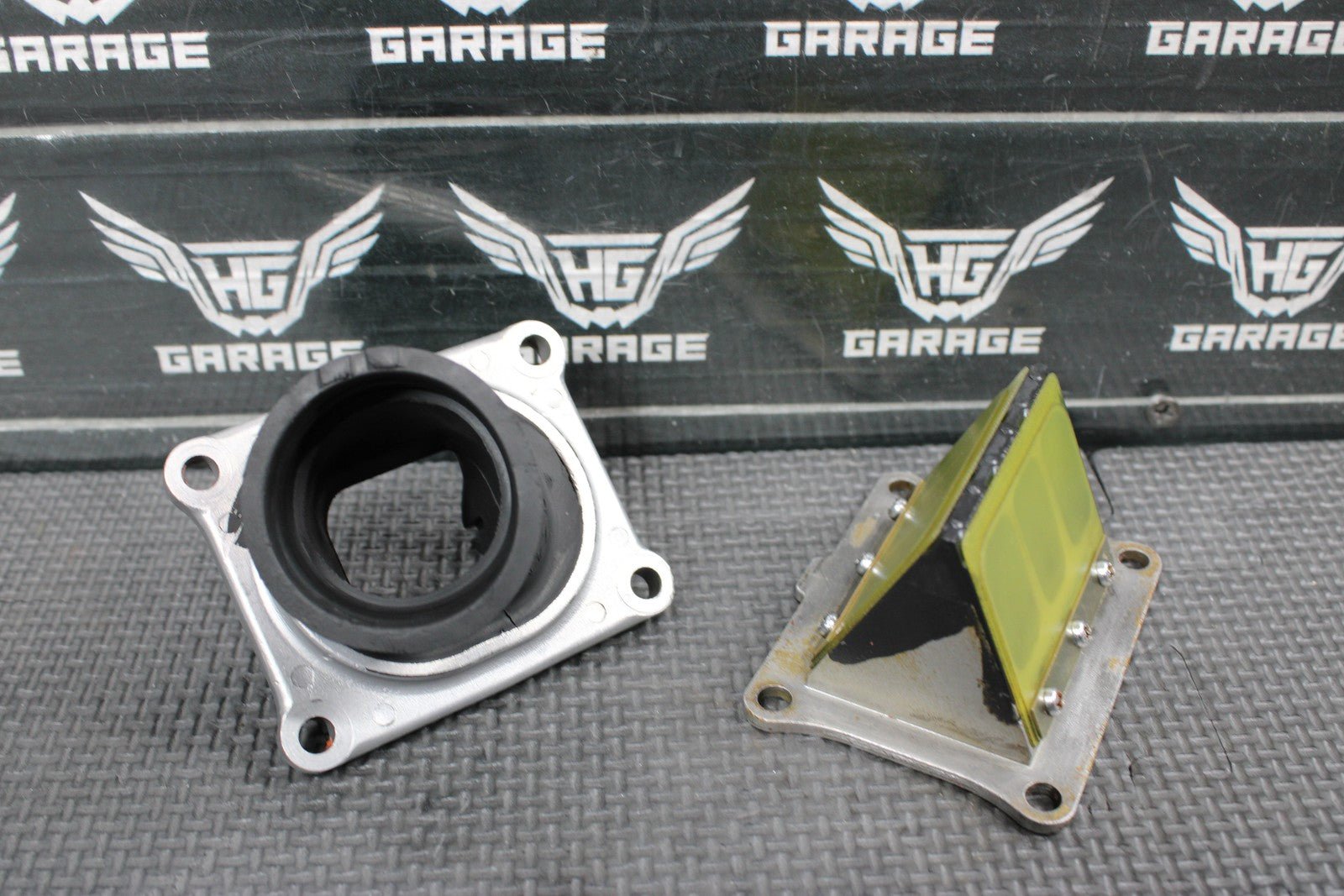 1998 HONDA CR125R OEM INTAKE REED BLOCK ASSEMBLY 14100 - KZ4 - J01 16221 - KZ4 - A10 - hggarage