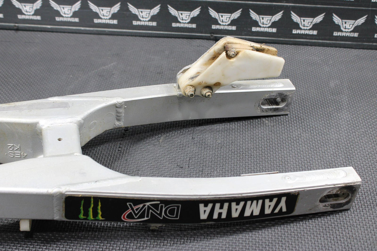2007 03 - 18 YAMAHA YZ85 OEM SWINGARM SWING ARM SUSPENSION 5PA - 22110 - 00 - 00 - hggarage