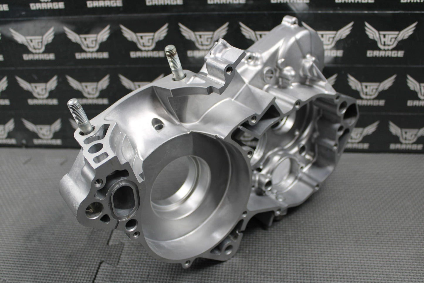 2003 HONDA CR250R OEM RIGHT ENGINE CRANKCASE CRANK CASE BLOCK 04921 - KZ3 - L30 MINT - hggarage