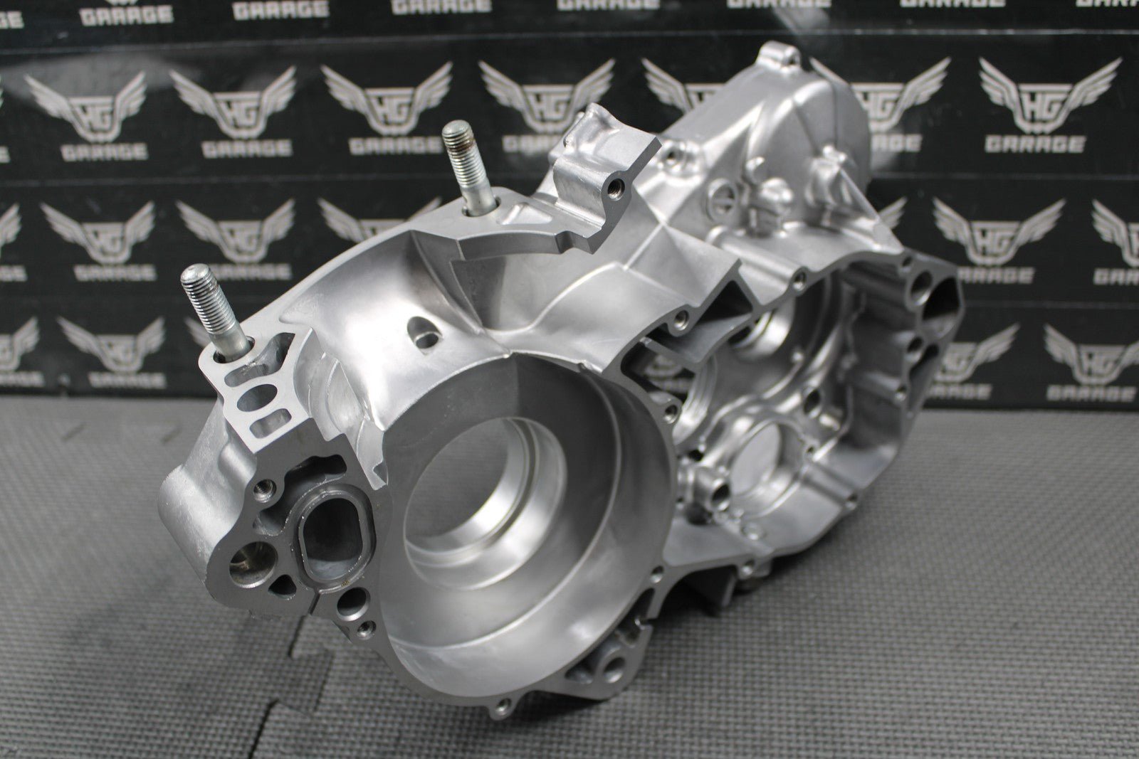 2003 HONDA CR250R OEM RIGHT ENGINE CRANKCASE CRANK CASE BLOCK 04921 - KZ3 - L30 MINT - hggarage
